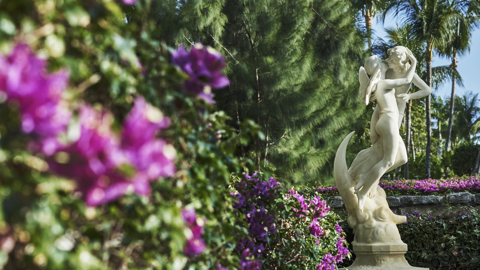 クラウンアクアオブジェ The Legendary Versailles Garden Walk at The Ocean Club, A Four