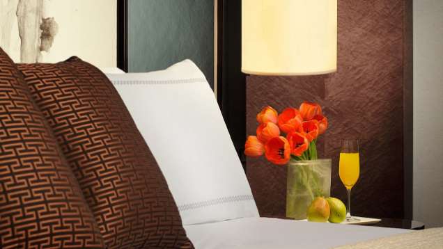 Deluxe Room in Four Seasons Hotel Guangzhou, a 5-Star Hotel in Guangzhou