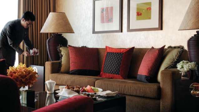 Enjoy In-Room Dining at Four Seasons Hotel Hong Kong