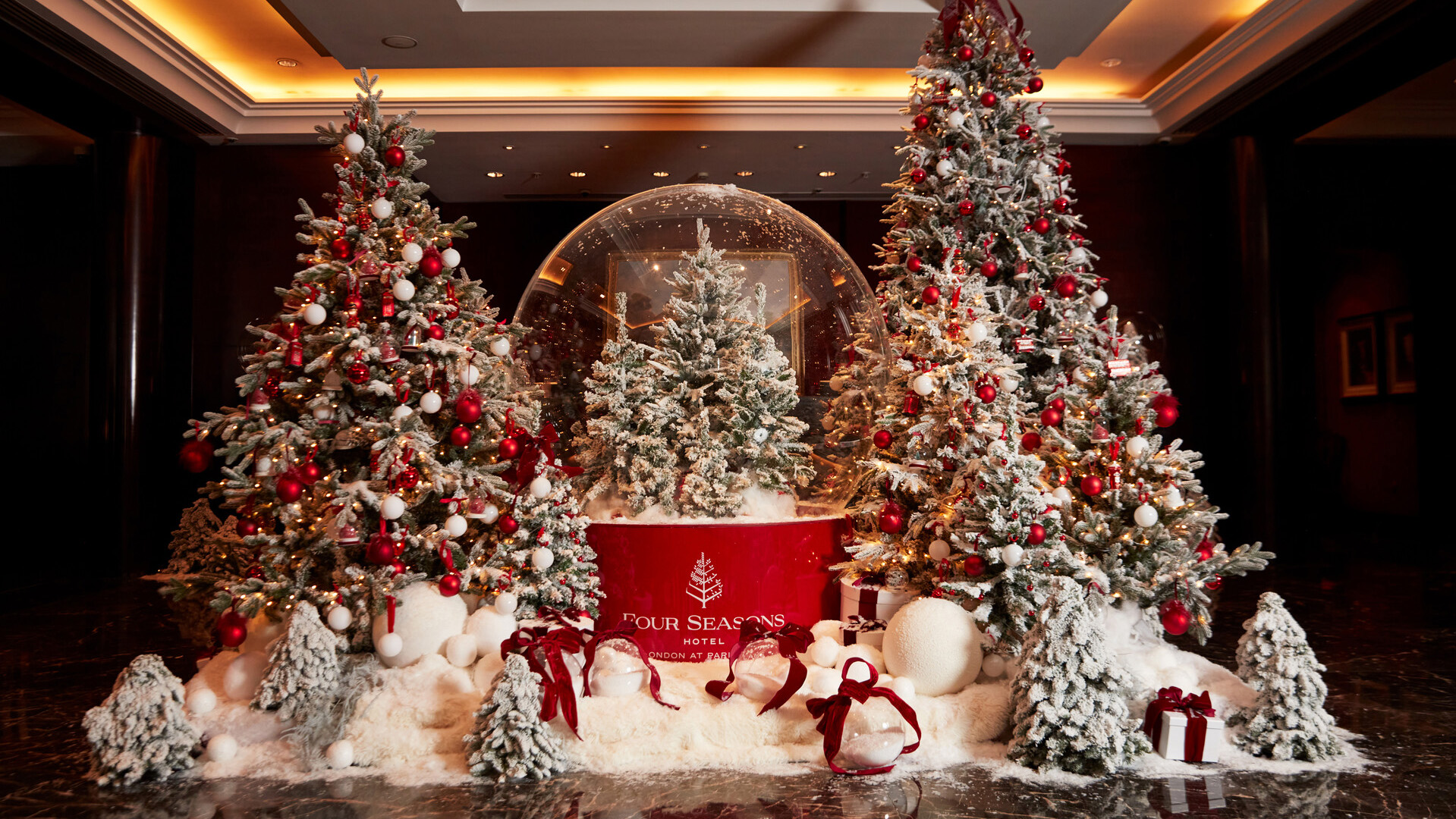 Four Seasons Hotel London at Park Lane Reveals LifeSize Snow Globe
