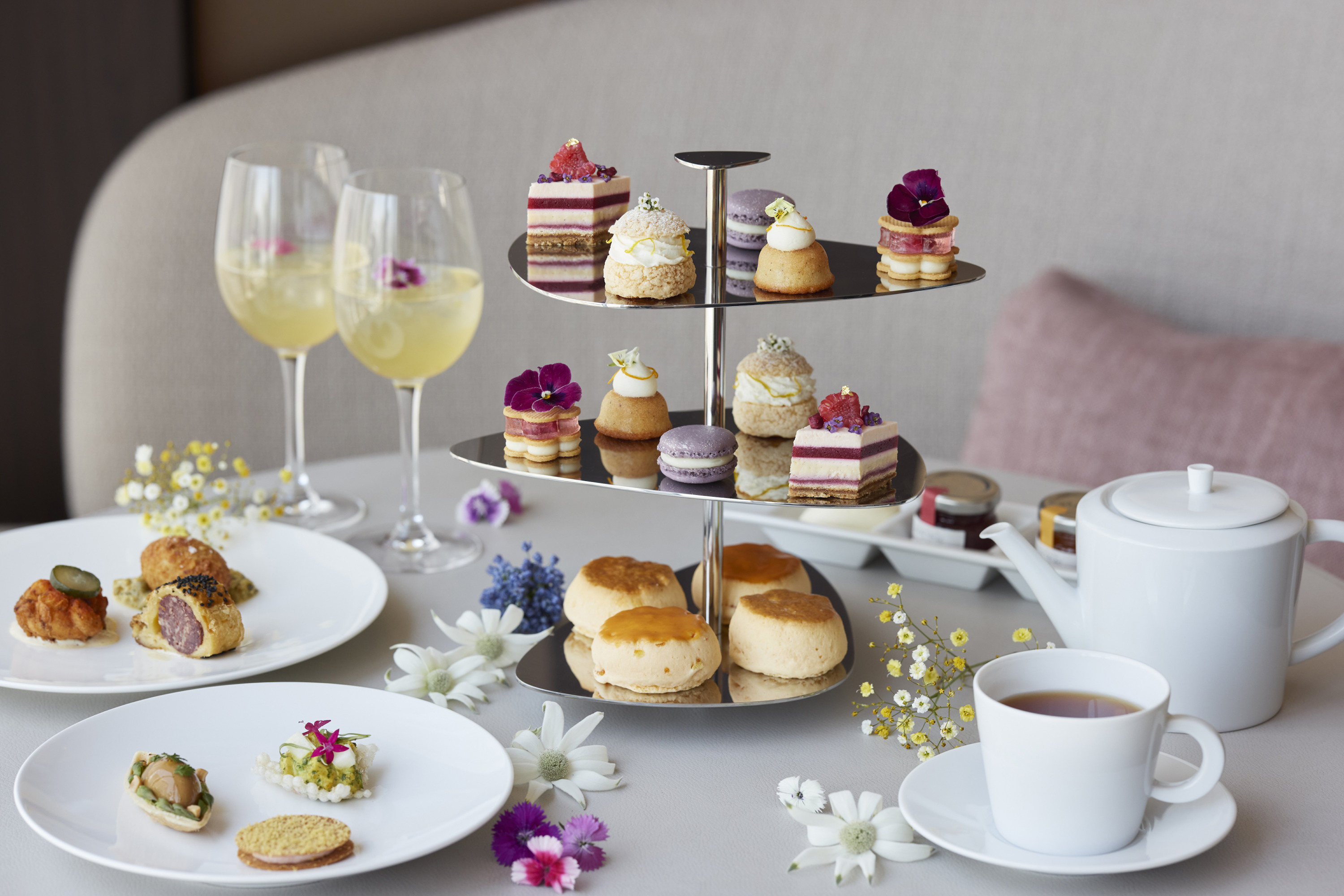 フォーシーズンズホテル丸の内 東京「MAISON MARUNOUCHI」 春のスイスを想起させる