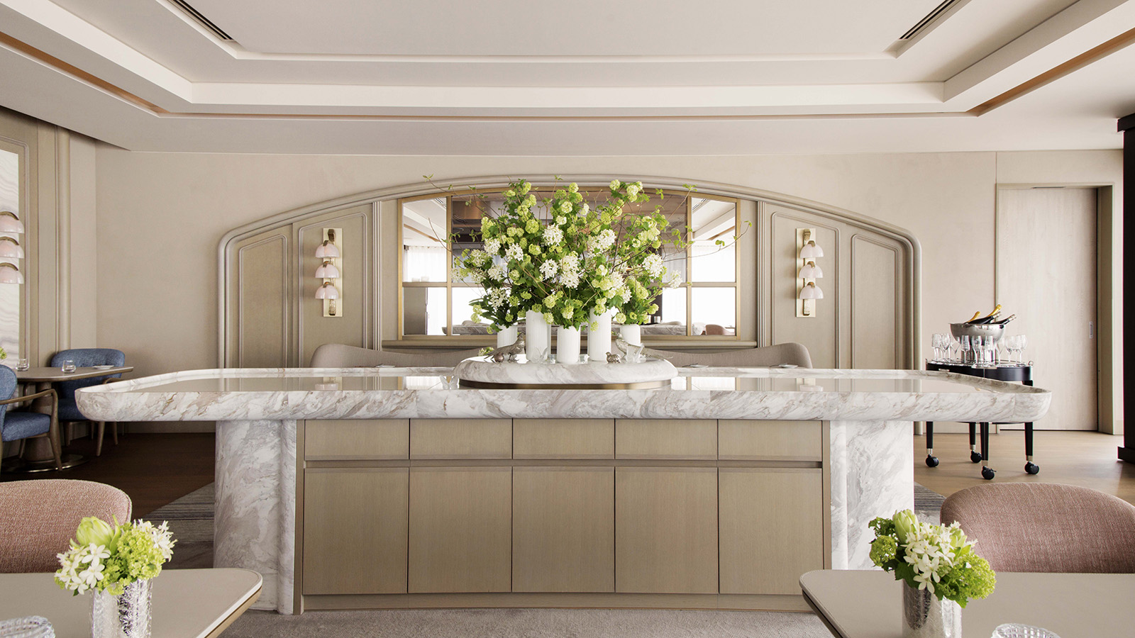 ダニエル・カルバート率いる「SÉZANNE (セザン)」が 2025年「世界の