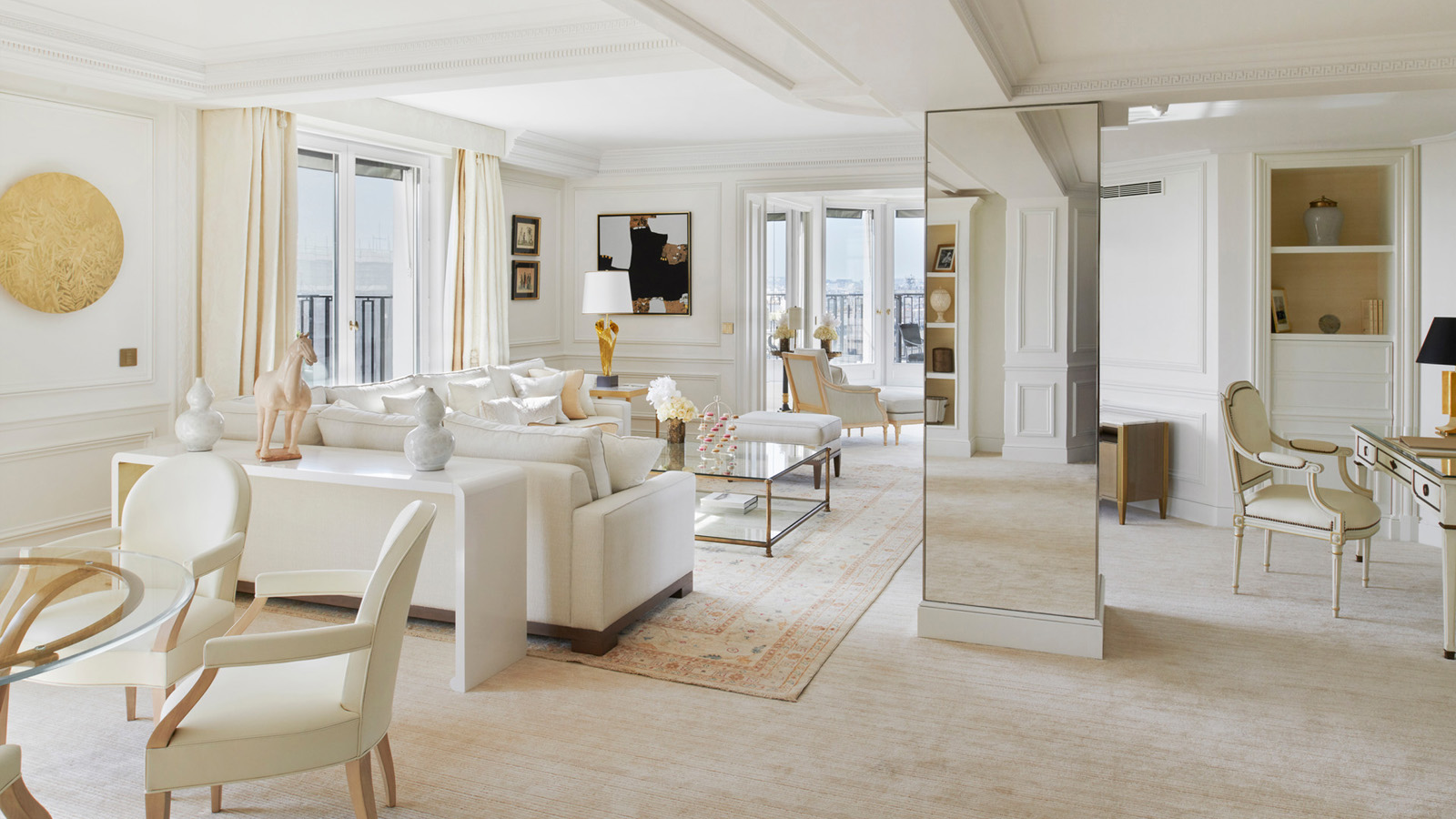Five Reasons to Choose the Chic Eiffel Tower Suite at the George V