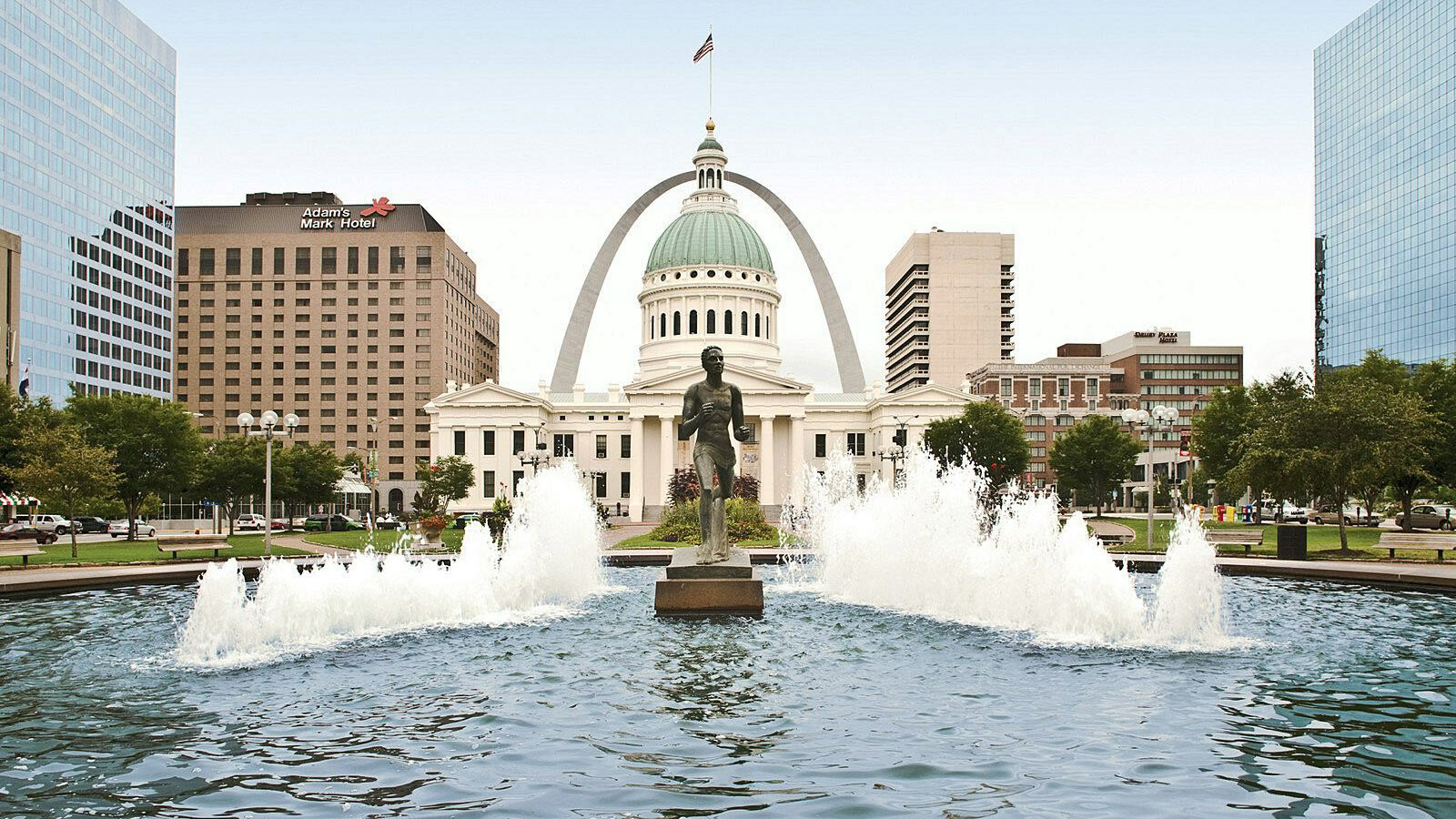 St. Louis Hotel Celebrates Solar Eclipse with Package at Four Seasons