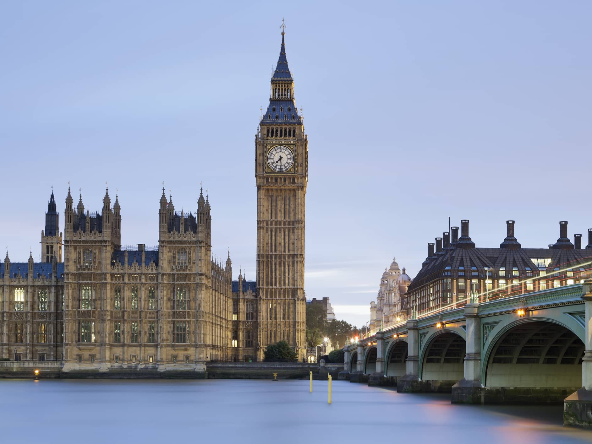  Sail down the Thames  