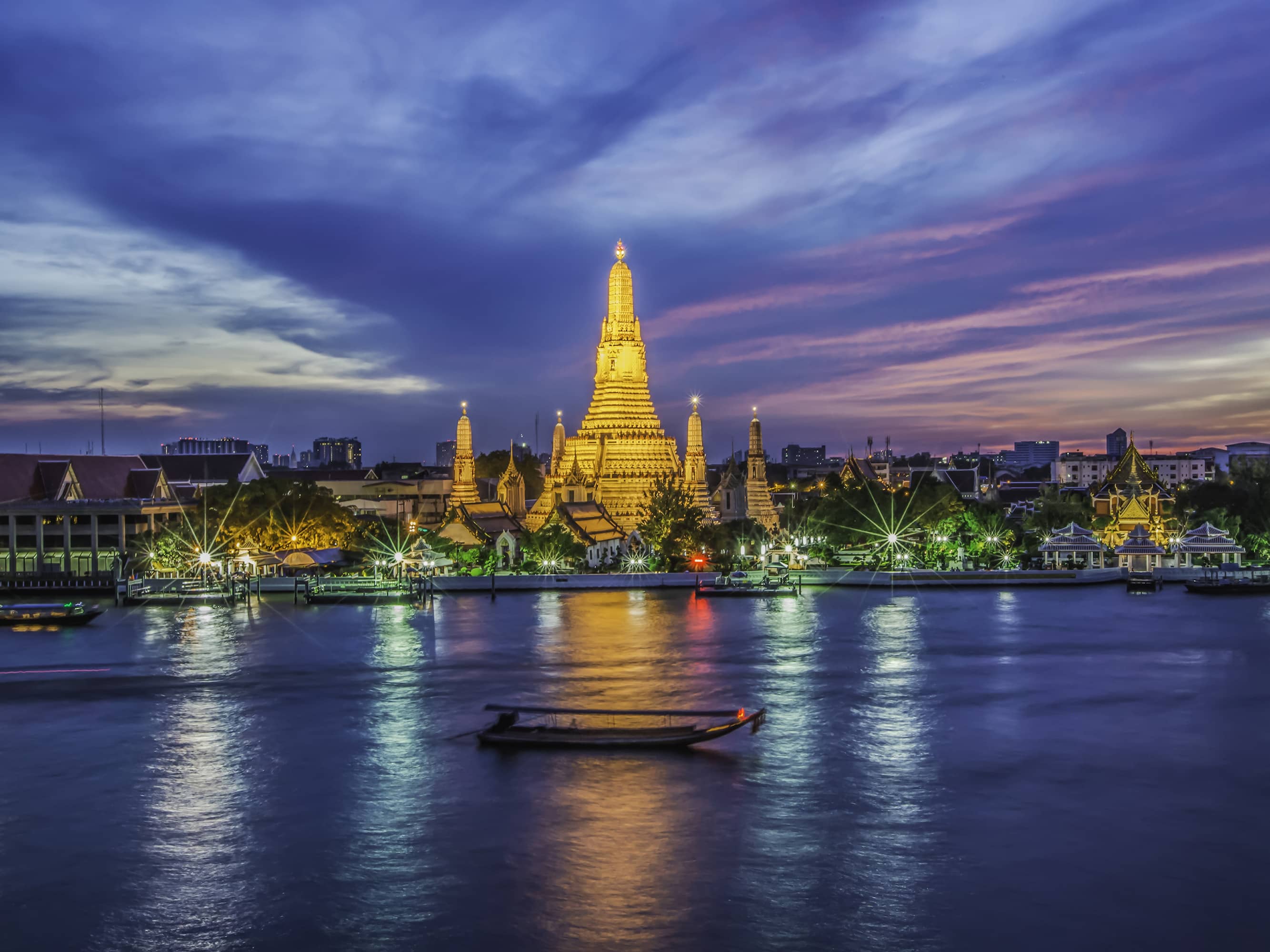  Explore the klongs of Bangkok on a private cruise  