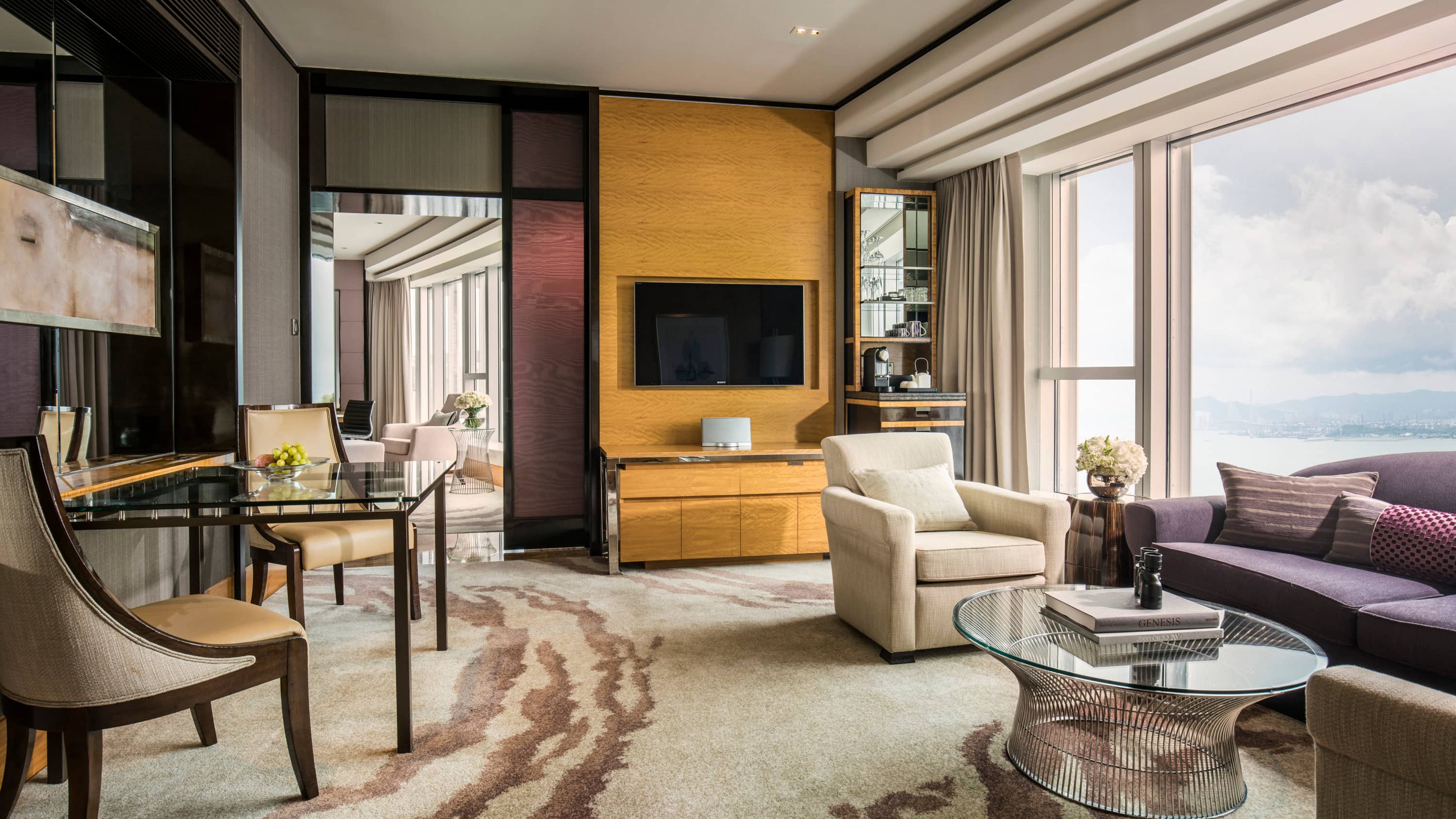 Hong Kong Luxury Hotels; Hong Kong Harbour Hotel Rooms & Suites | Luxury | Four Seasons