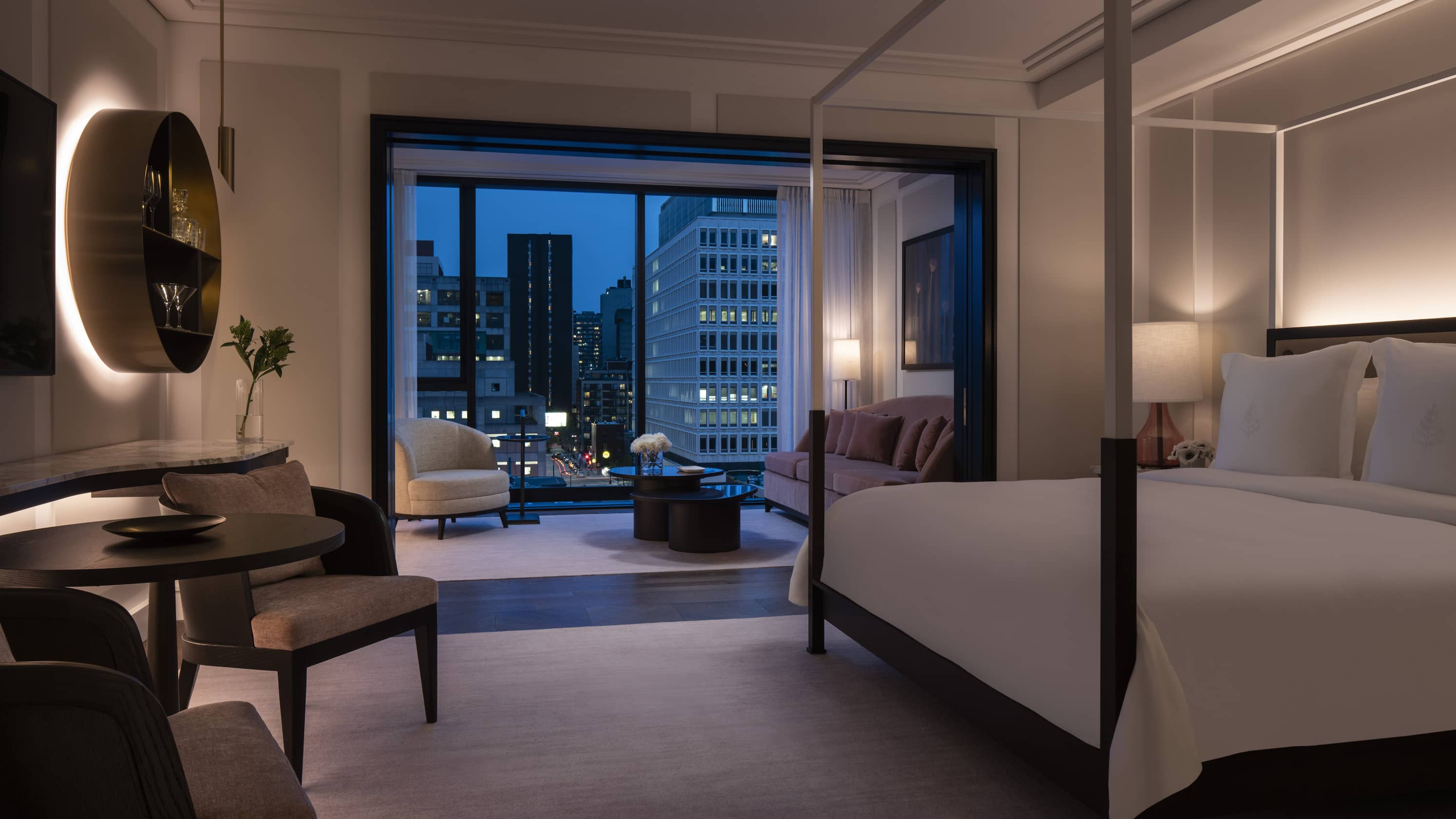 Downtown Montreal Luxury Hotel Rooms & Suites | Four Seasons