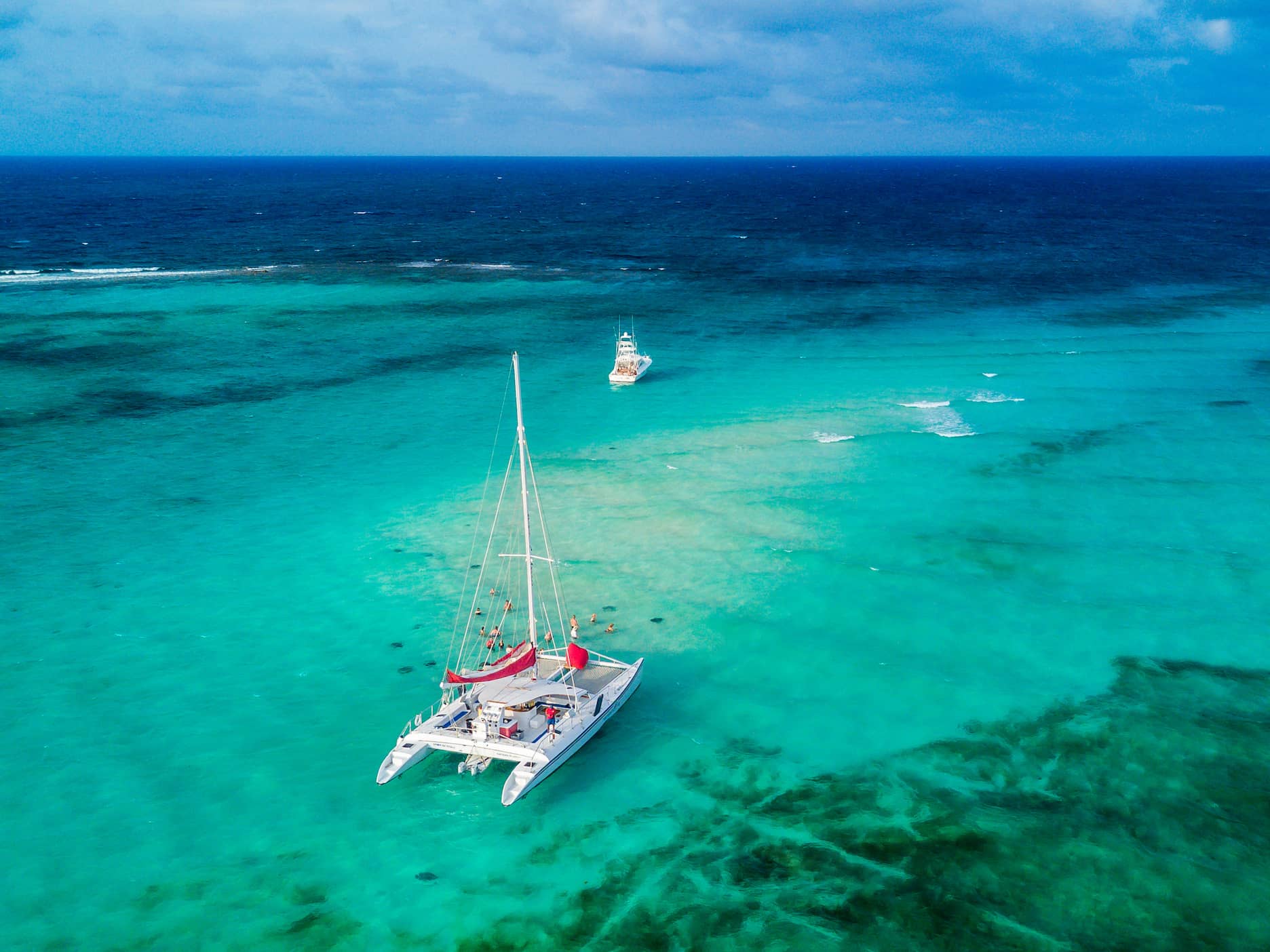  Cruise to an idyllic island  