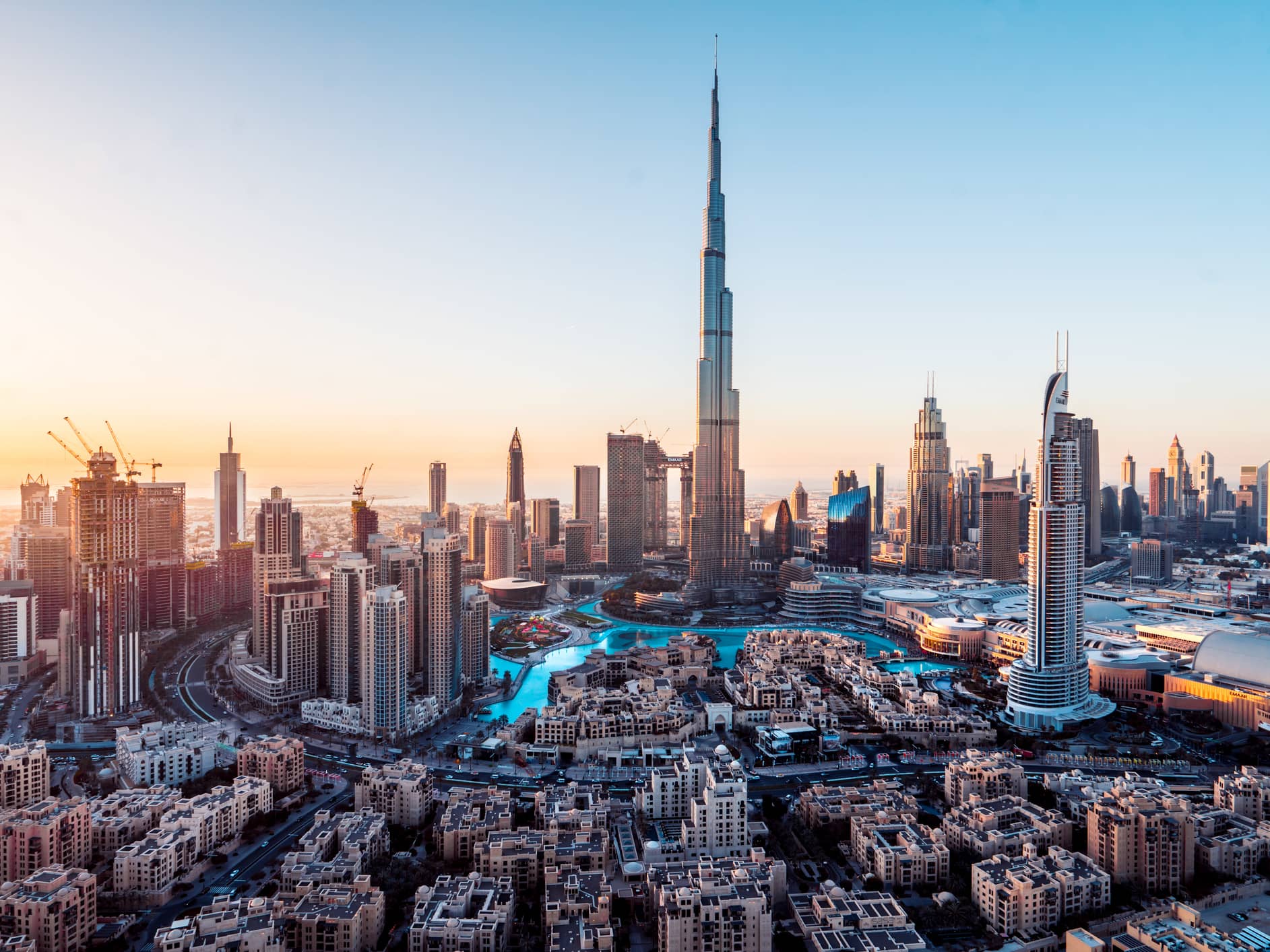  Watch the sun set from Dubai’s iconic skyscraper  