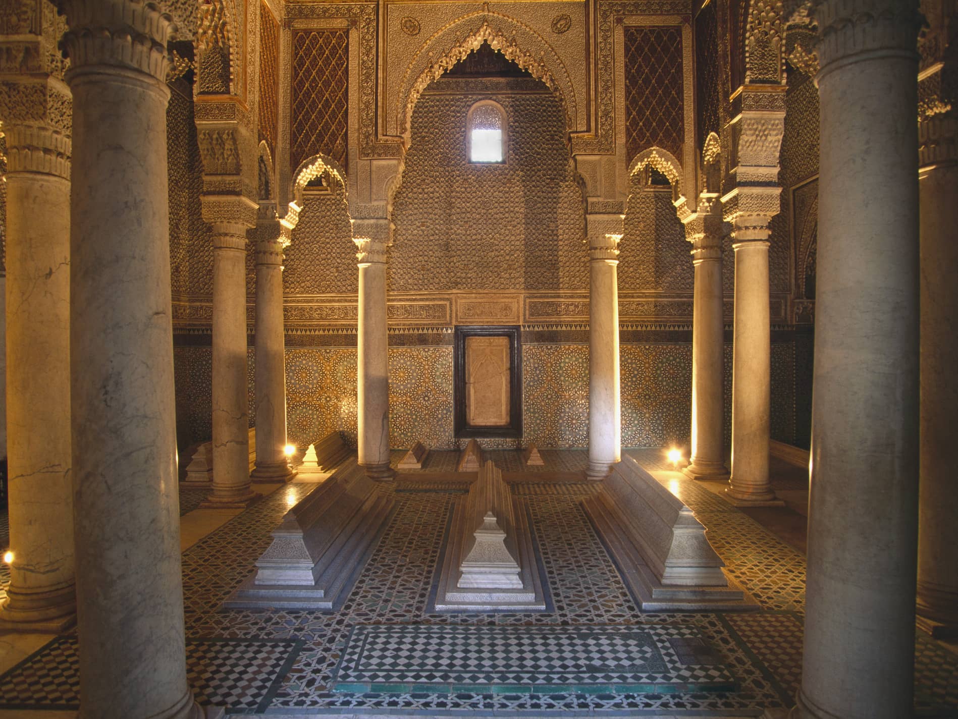  ADMIRE THE DETAILS OF HISTORIC ARCHITECTURE  