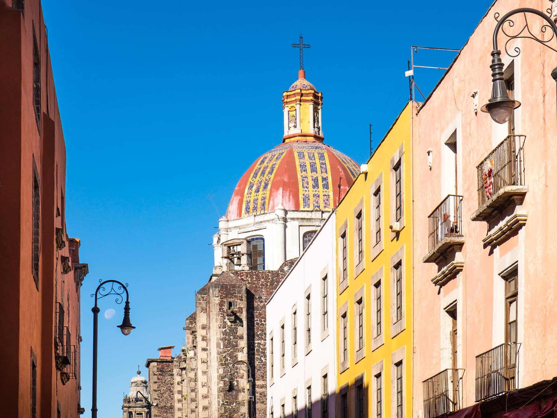  Explore the hidden gems of Roma  