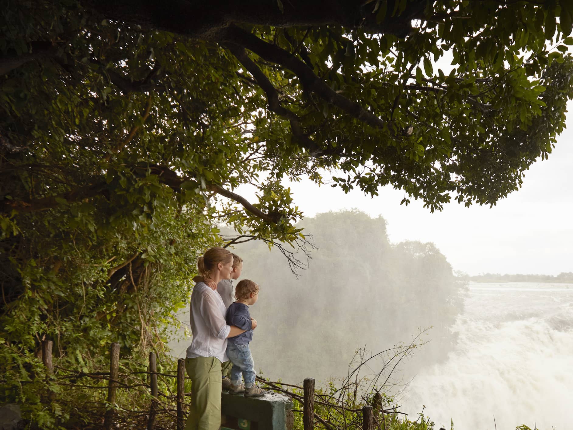  Experience the world’s largest waterfall  