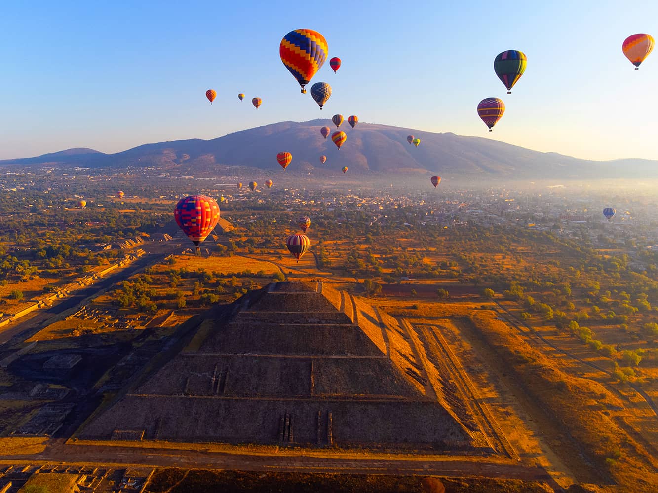 Teotihuacan Pyramids sunrise hot air ballon ride  