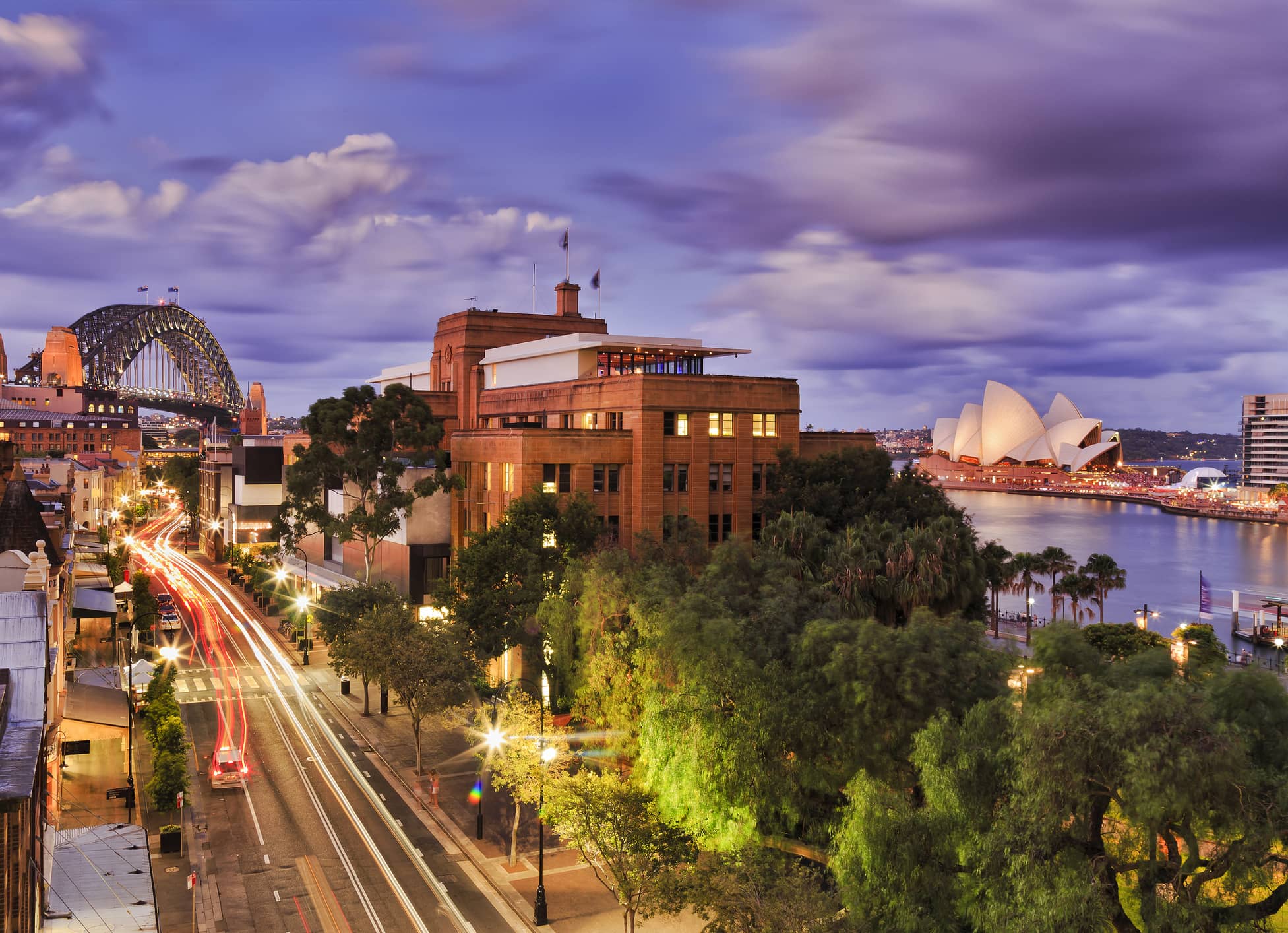  EXPERIENCE SYDNEY’S ART AND WINE  