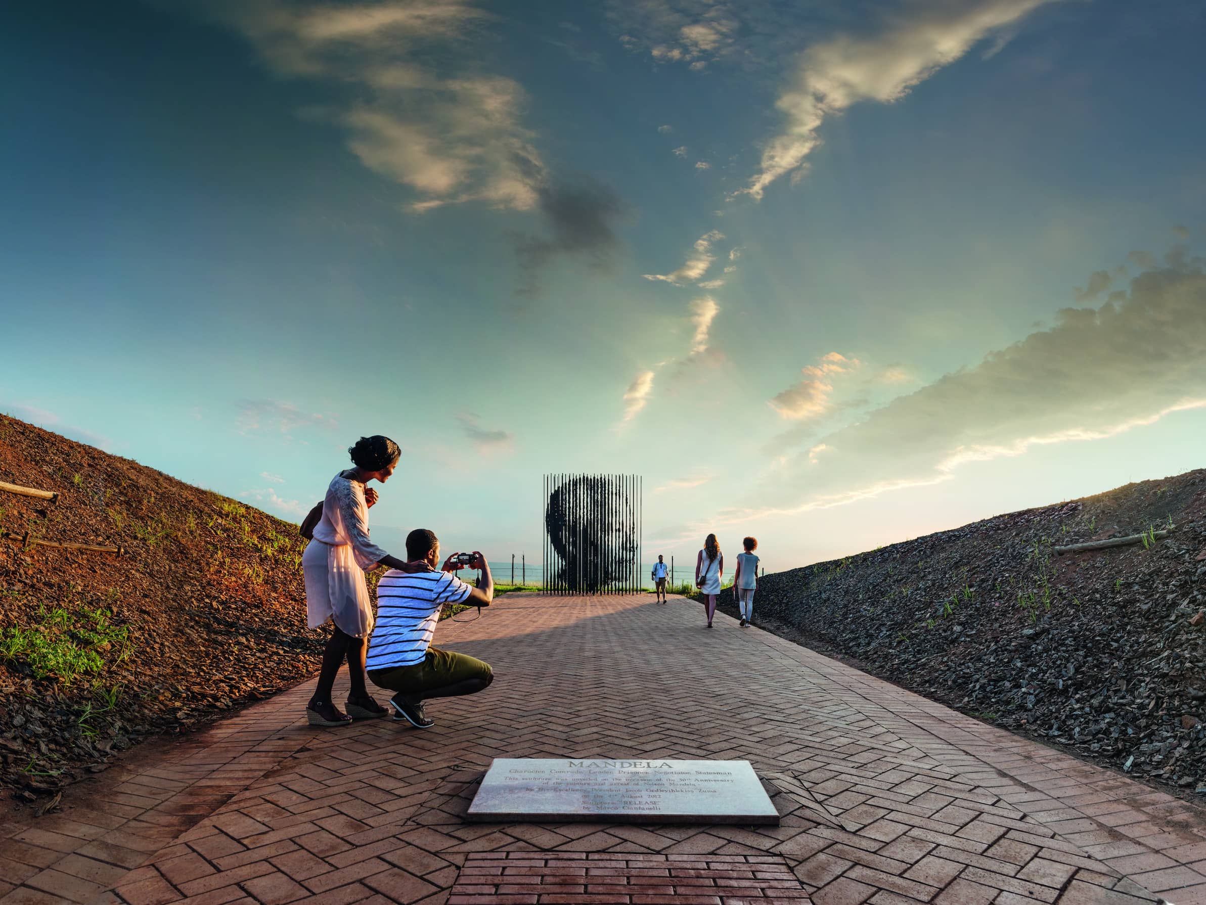  EXPLORE THE CITY’S DIVERSE ATTRACTIONS  