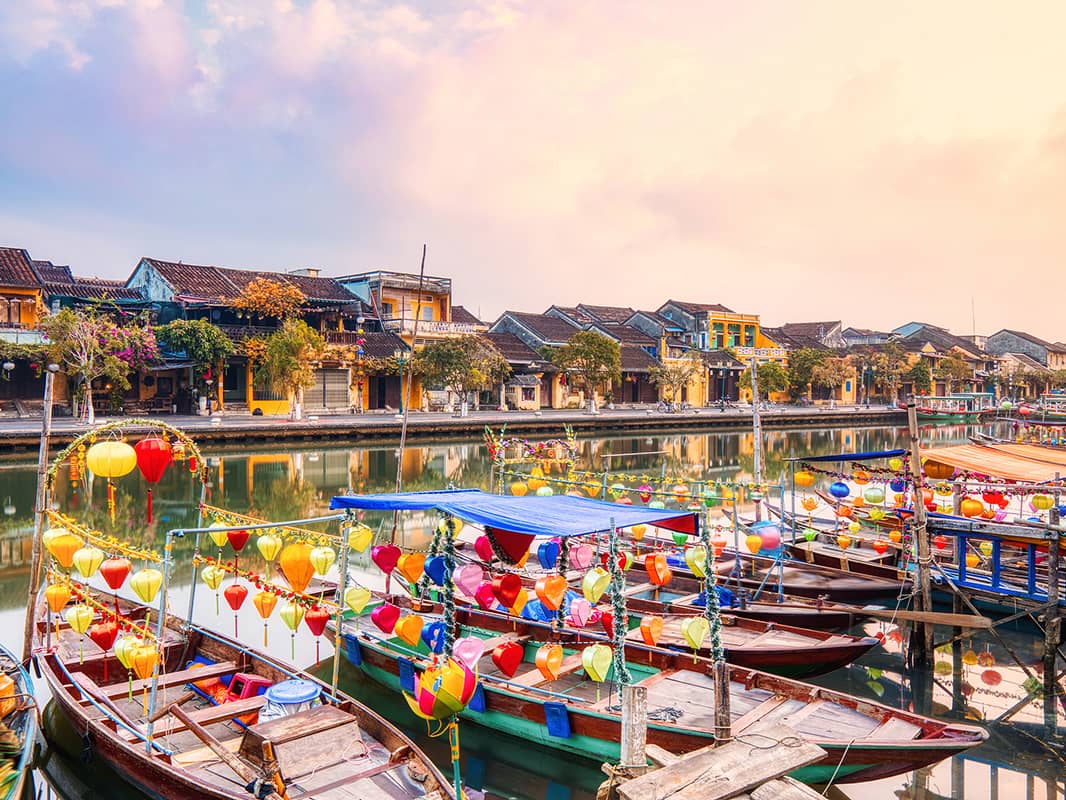  SEE THE CITY THROUGH A PHOTOGRAPHER’S EYES  