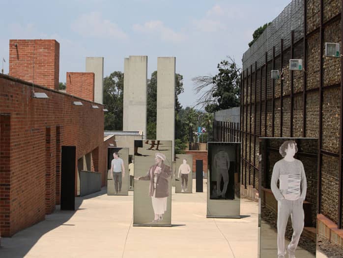 EXPLORE THE CITY’S DIVERSE ATTRACTIONS  