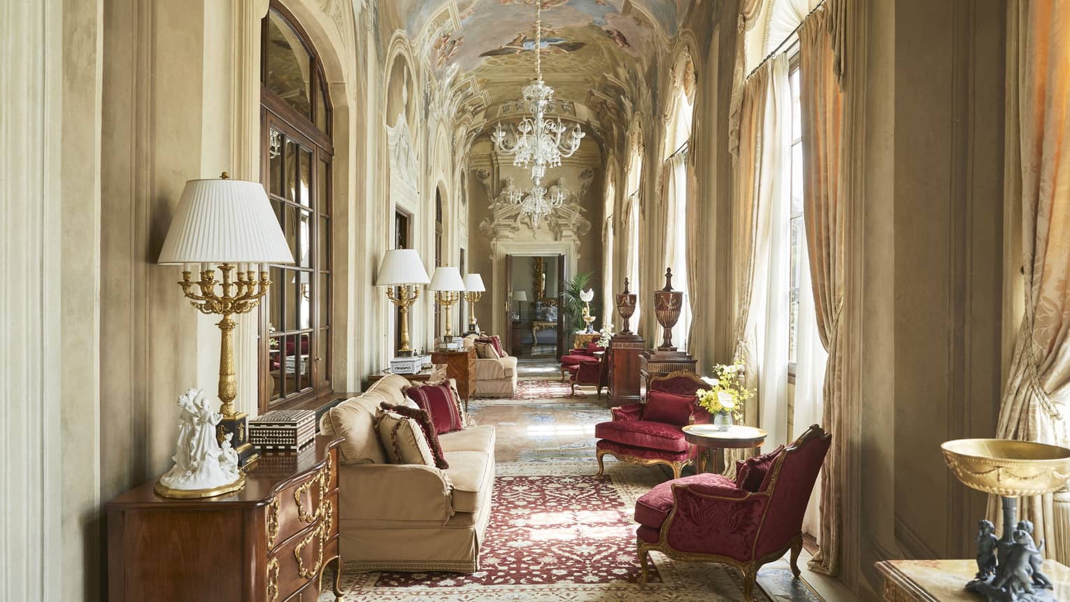 https://www.fourseasons.com/alt/img-opt/~70.1530.0%2C0000-156%2C2500-3000%2C0000-1687%2C5000/publish/content/dam/fourseasons/images/web/FLO/FLO_2742_original.jpg