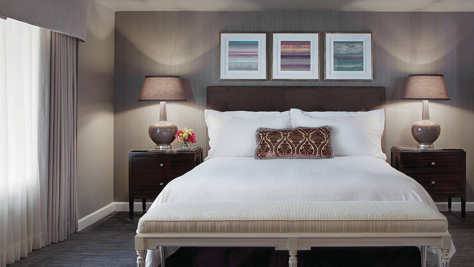 Luxury Hotel Rooms & Suites Chicago | Downtown | Four Seasons