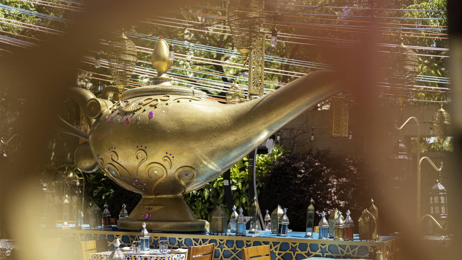 Image of a gold lamp in a restaurant.
