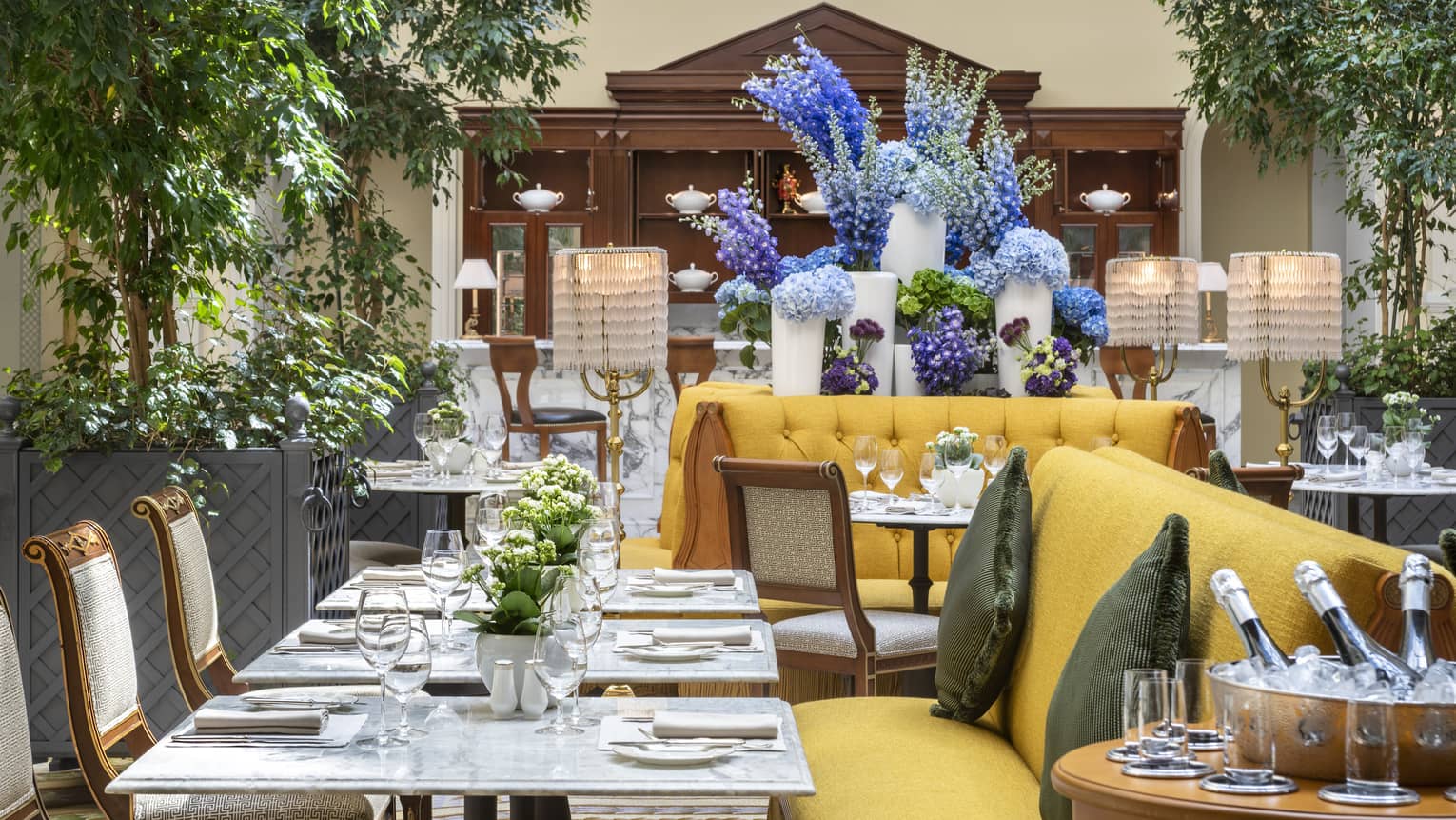 Tea Lounge St. Petersburg | Breakfast & Lunch | Four Seasons Hotel