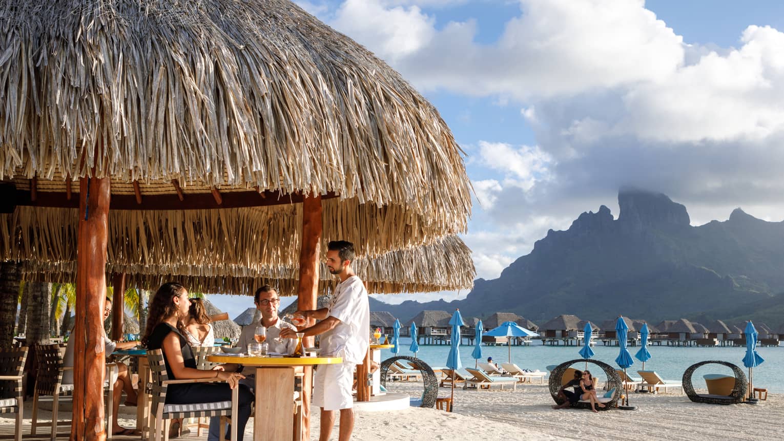 Four Seasons Bora Bora Restaurants - Exsol