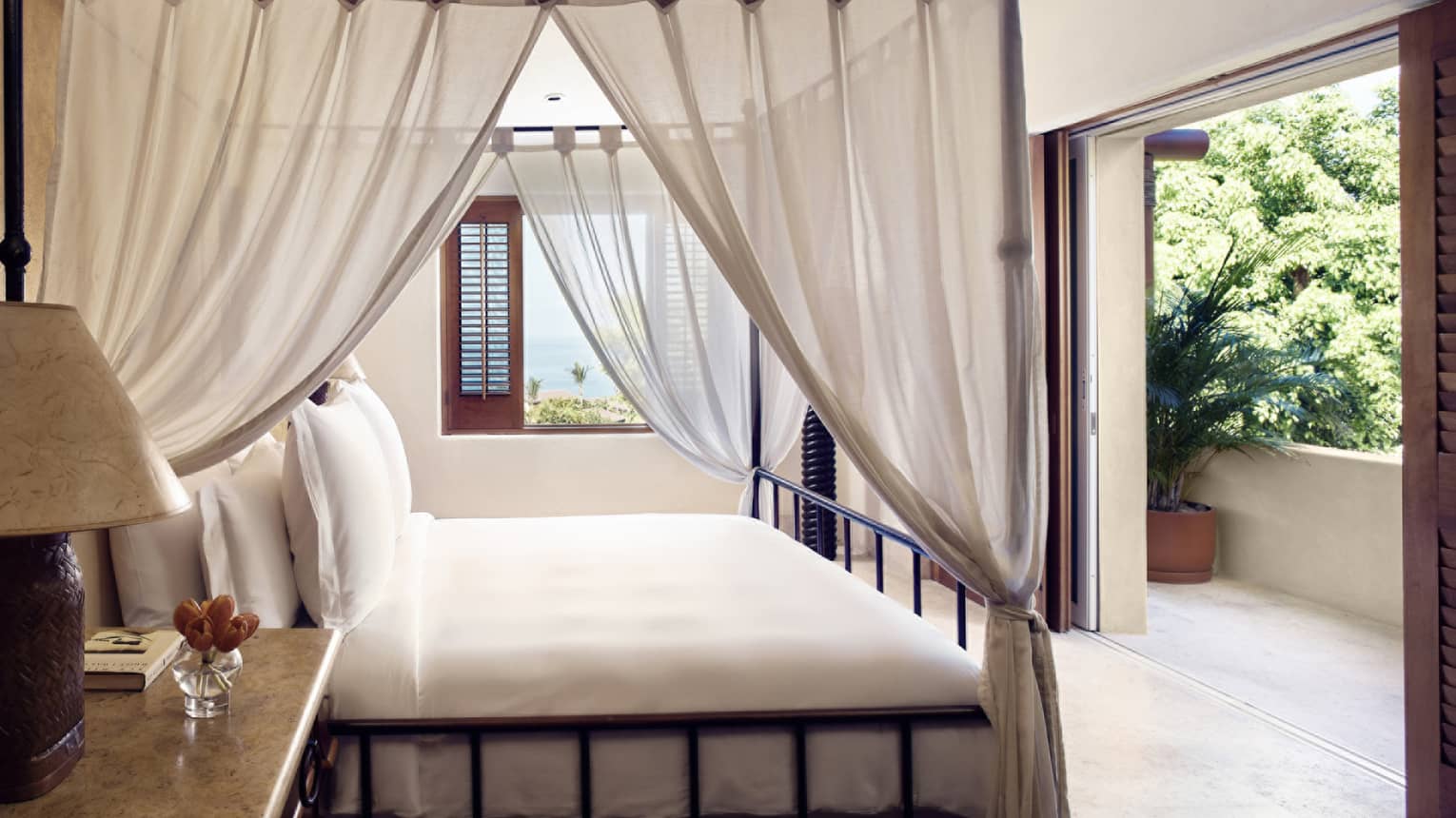 King bed with canopy curtains
