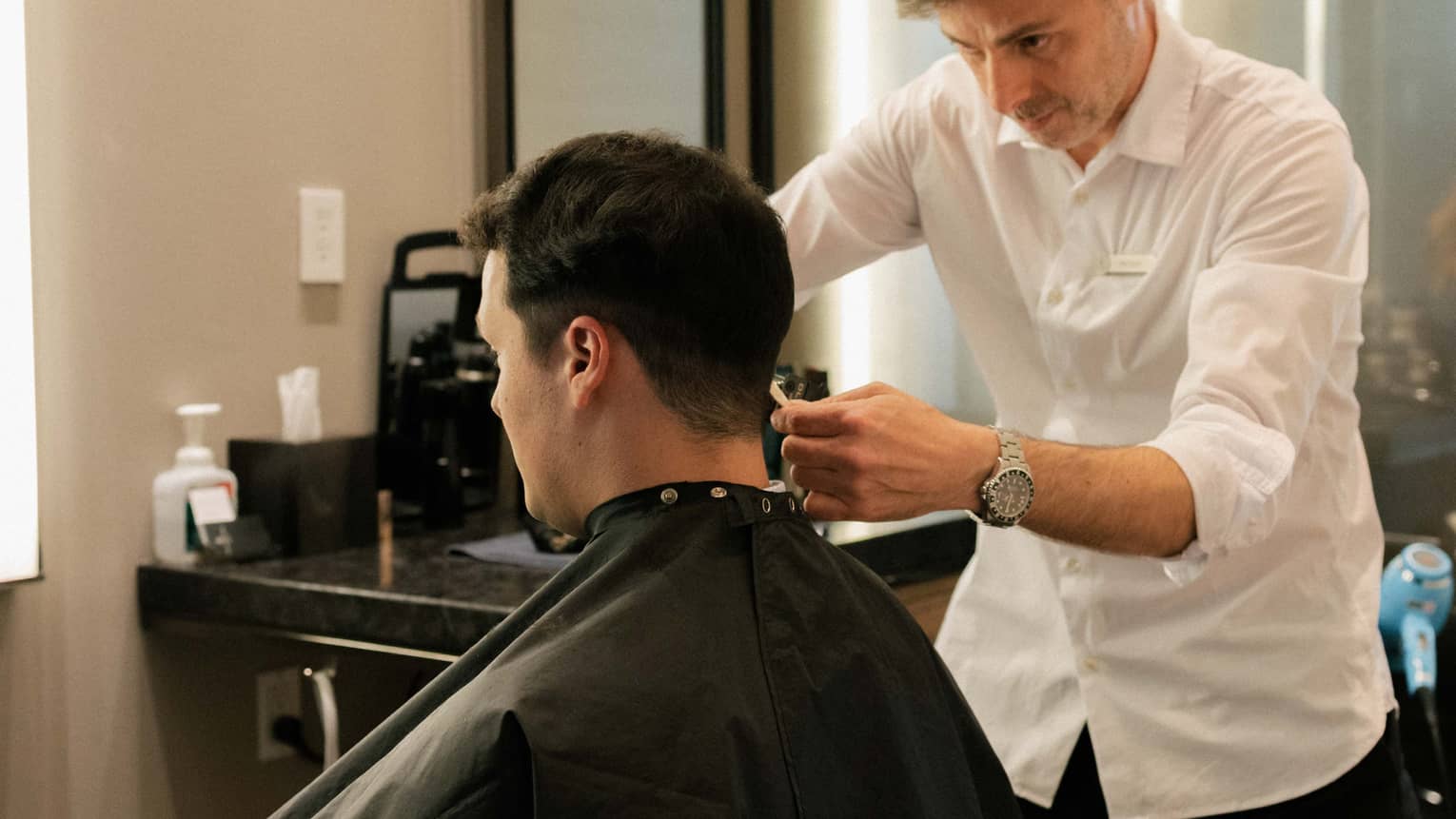 Men's haircut and blow dry