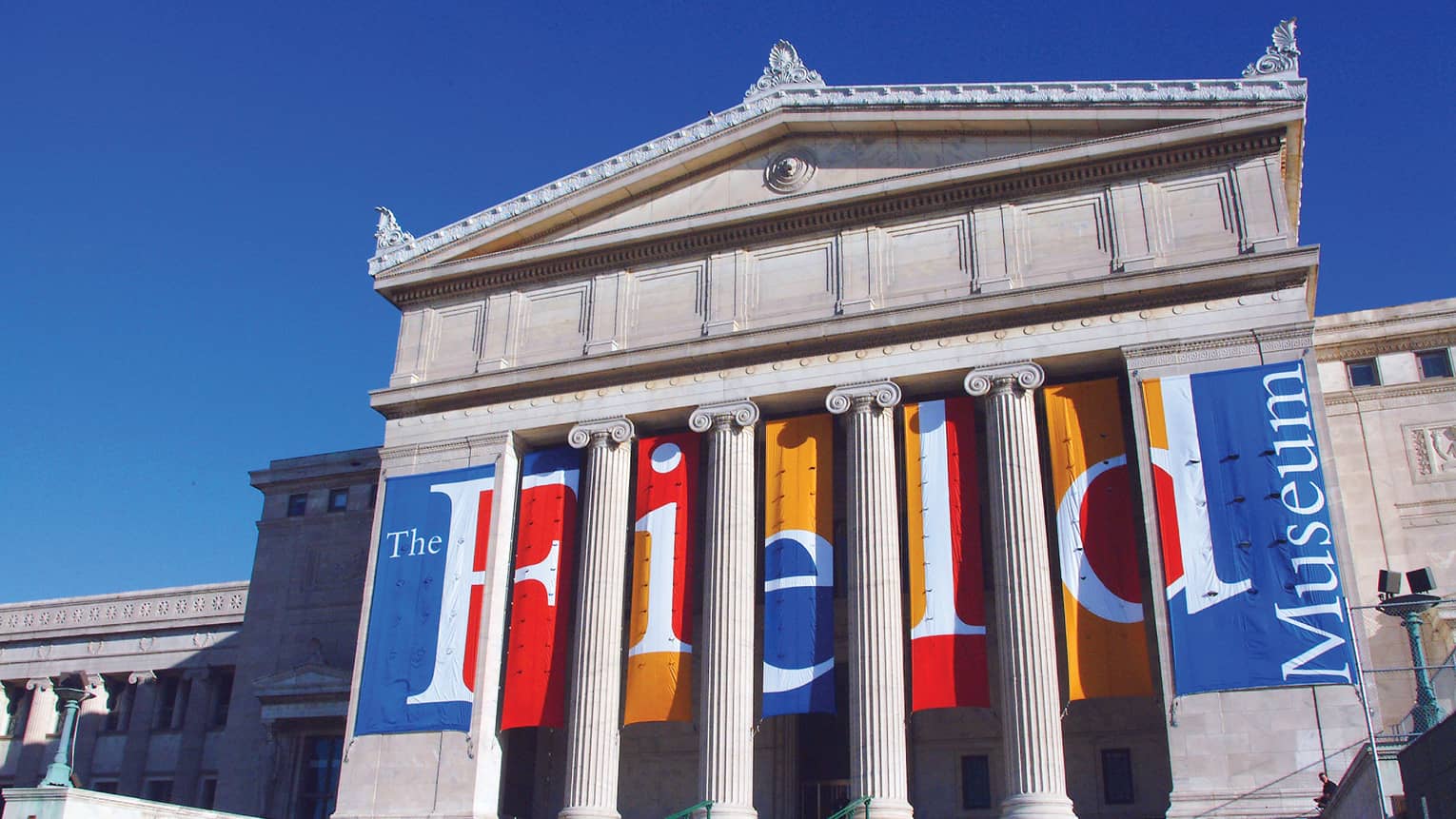 Tall white pillars on exterior of the Field Museum of Natural History, against blue sky