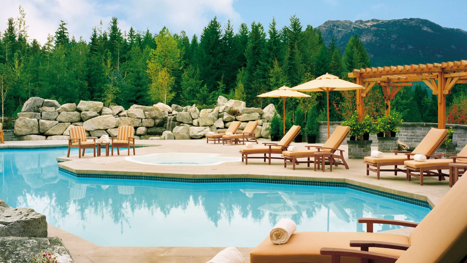 Whistler Hotel & Ski Resort Village Lodging Four Seasons Whistler