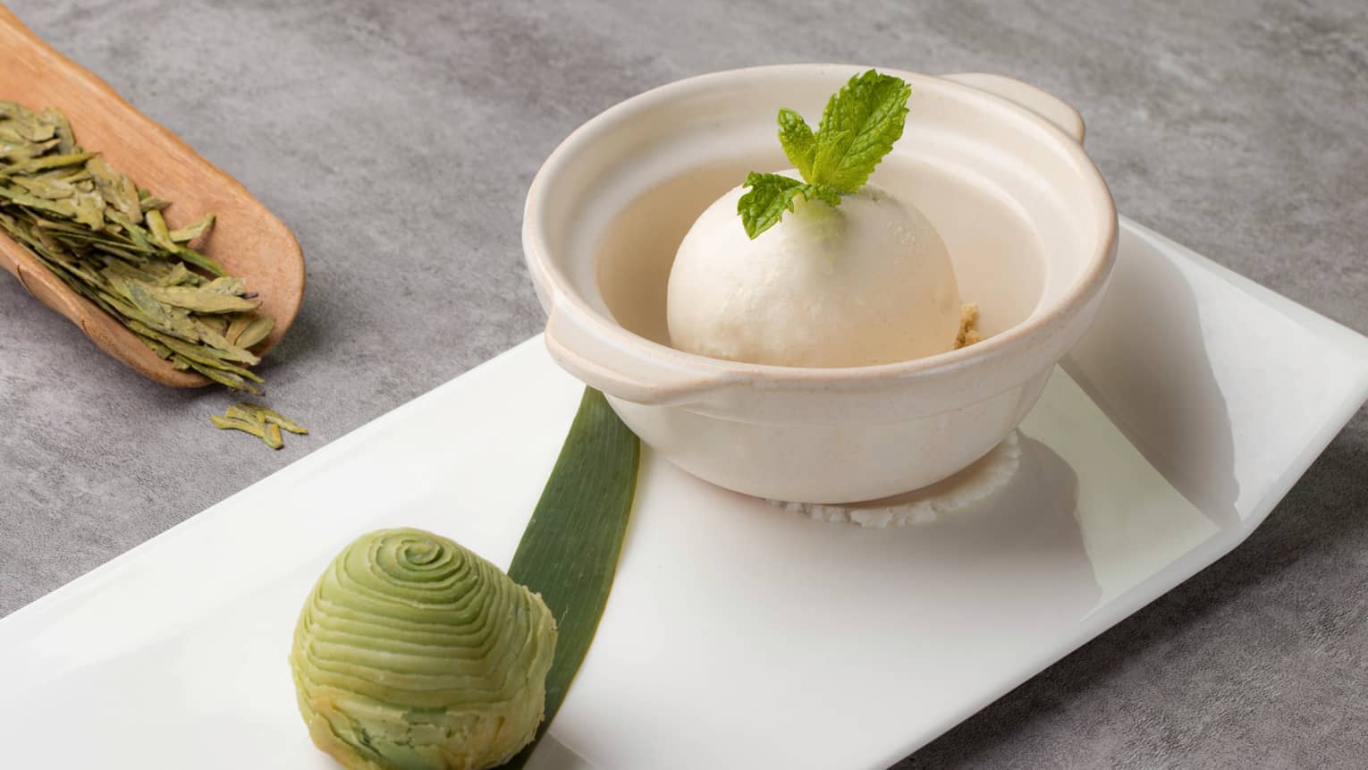 Jasmine tea flavour ice cream and green tea puff