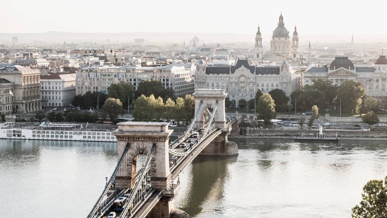Széchenyi Chain Bridge over the Danube River, city views