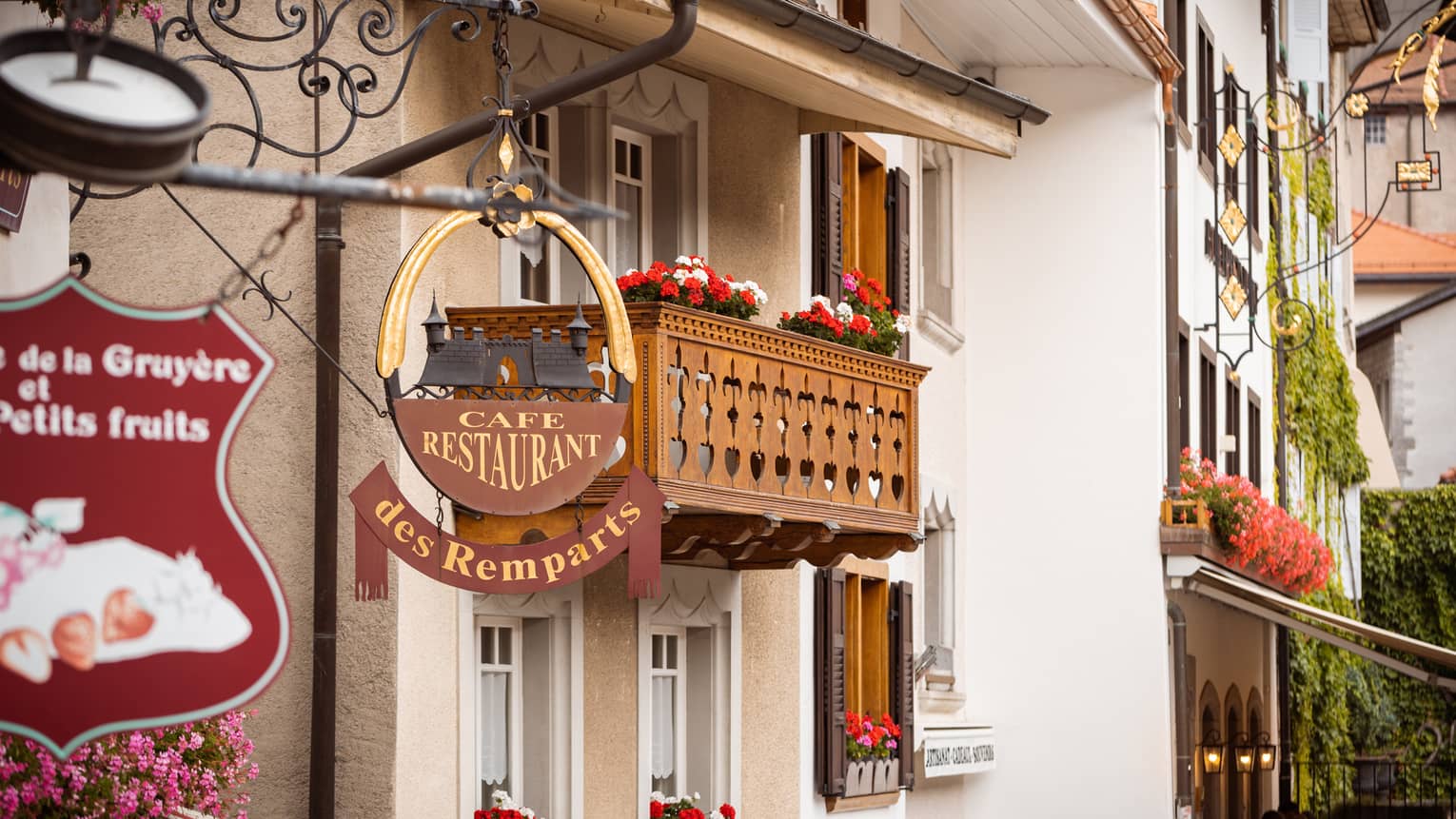 Quaint exterior of Caf� Restaurant des Remparts