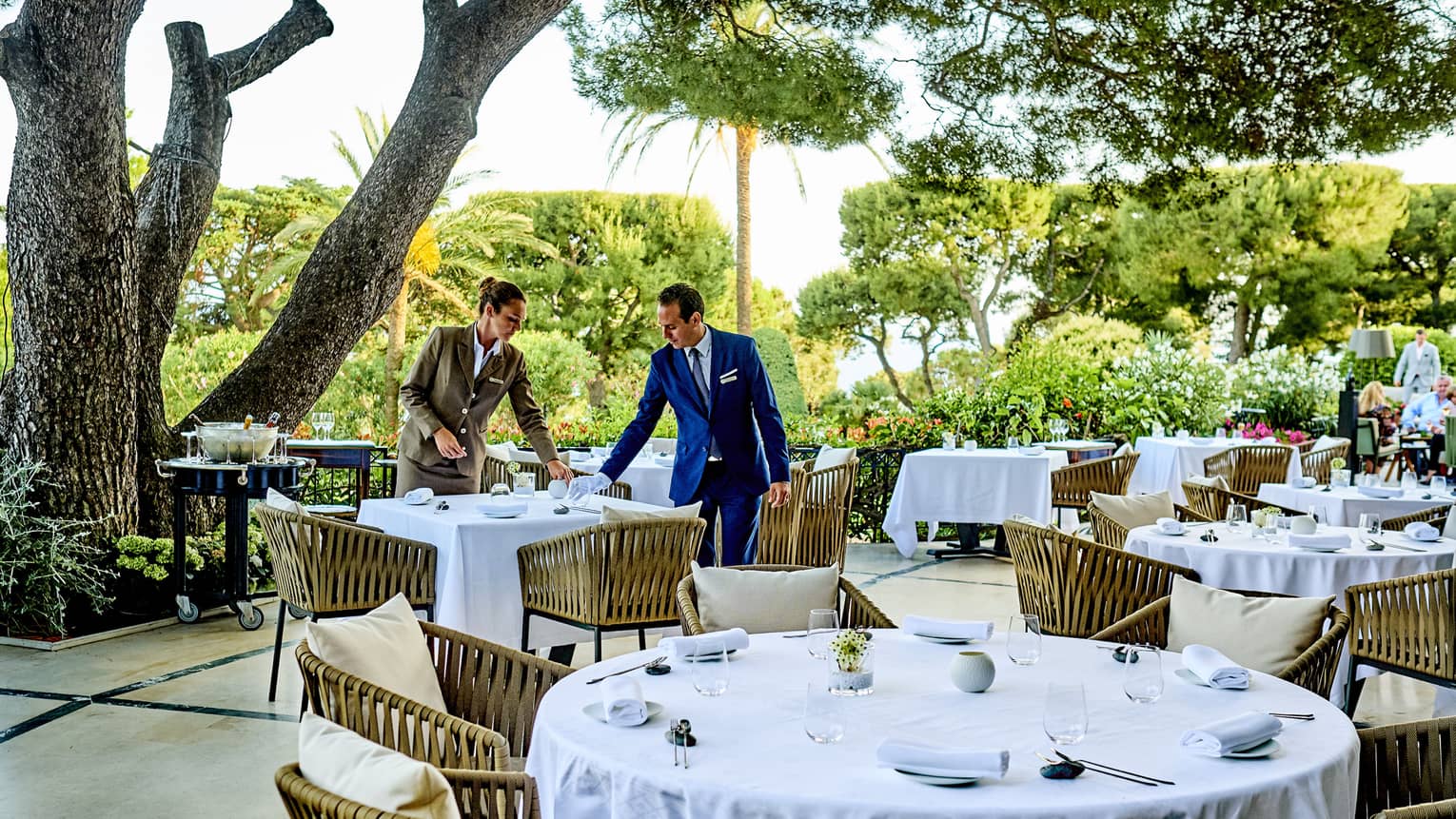 Le Cap terrace with tables covered in white tablecloths and with light-brown chairs