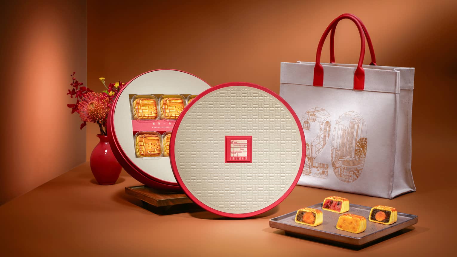 Michelin two-star Chinese restaurant Lung King Heen mooncake collection with a limited-edition anniversary tote bag
