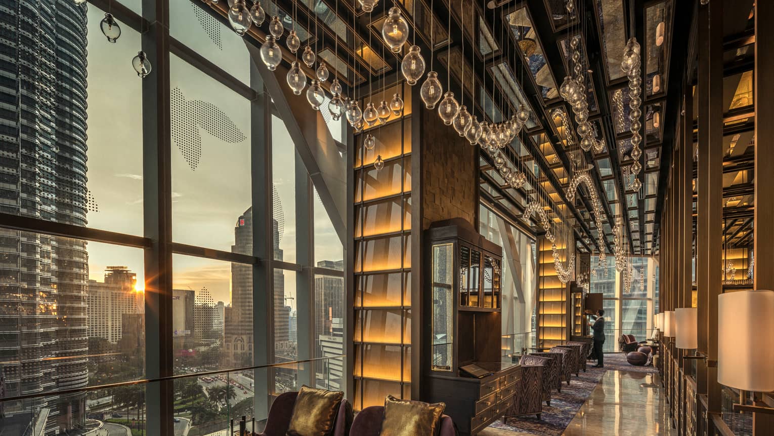 Bar Trigona with city skyline views