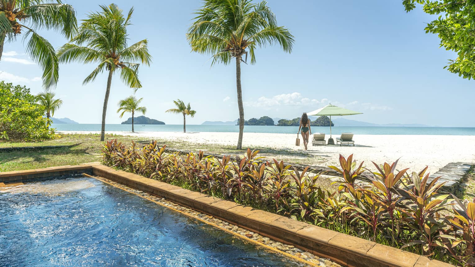Private pool next to the beach and sea