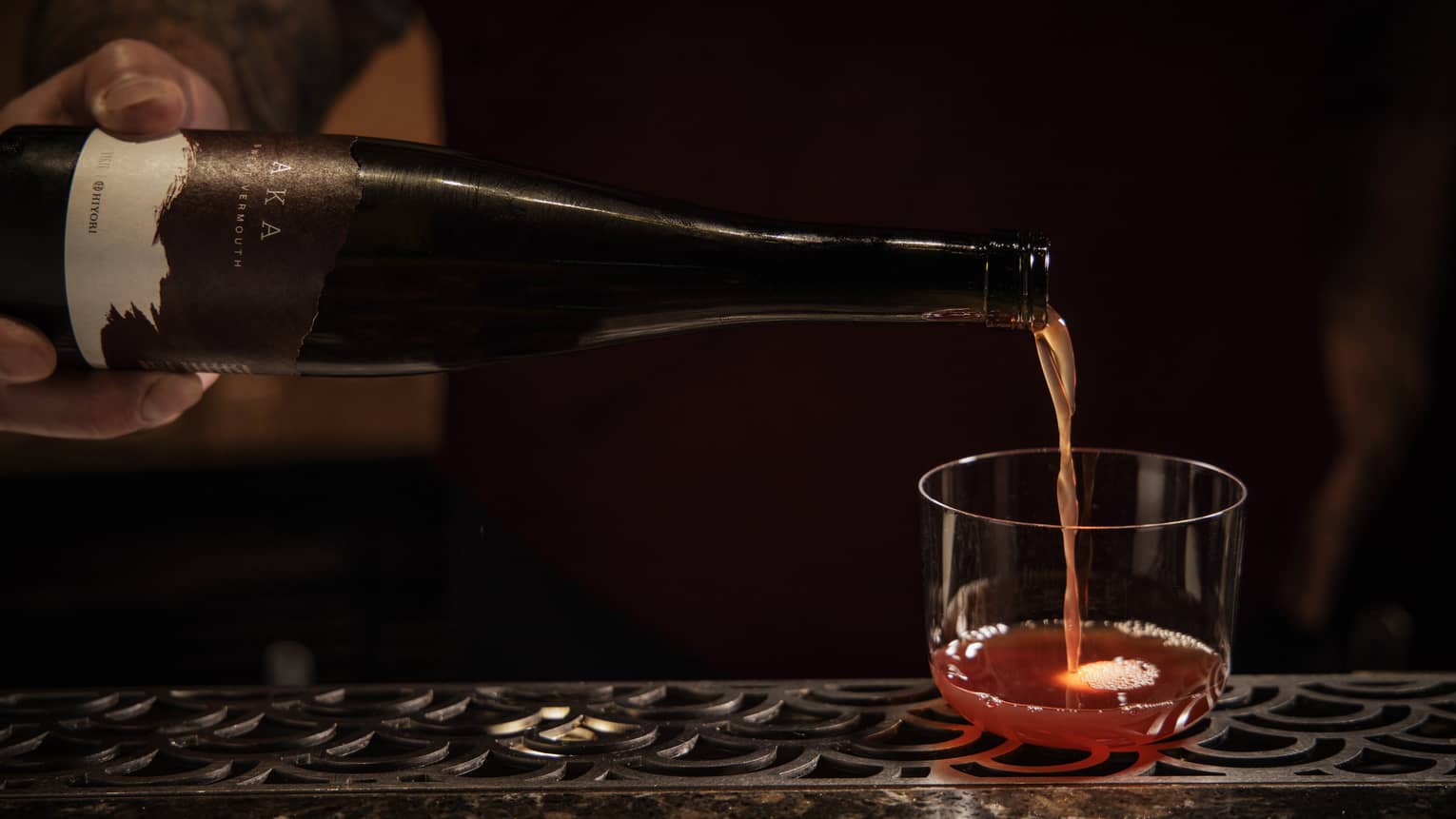 Vermouth cocktail pour