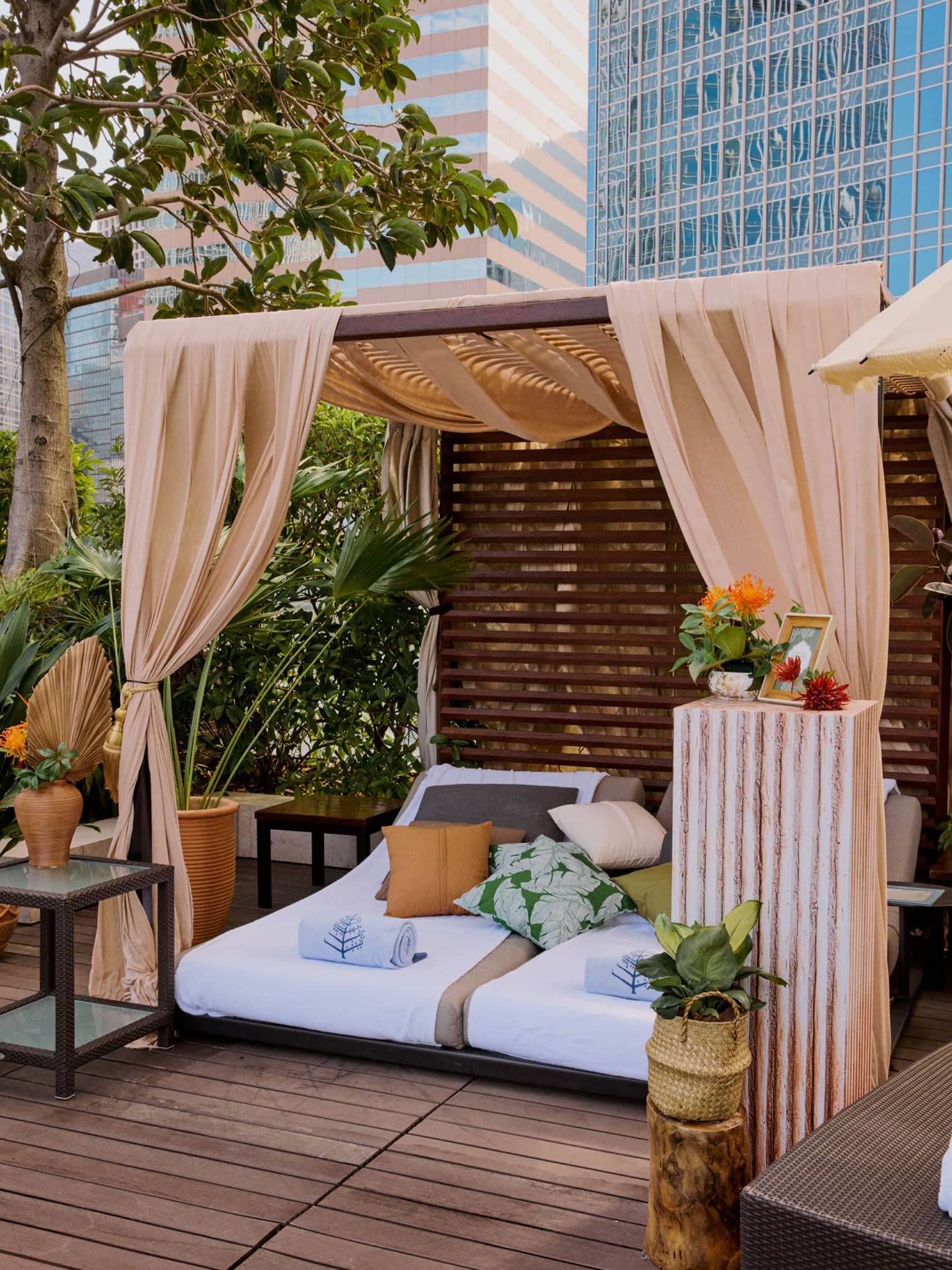 Pool Pillows Overview: Ultimate Guide to Pool Maintenance