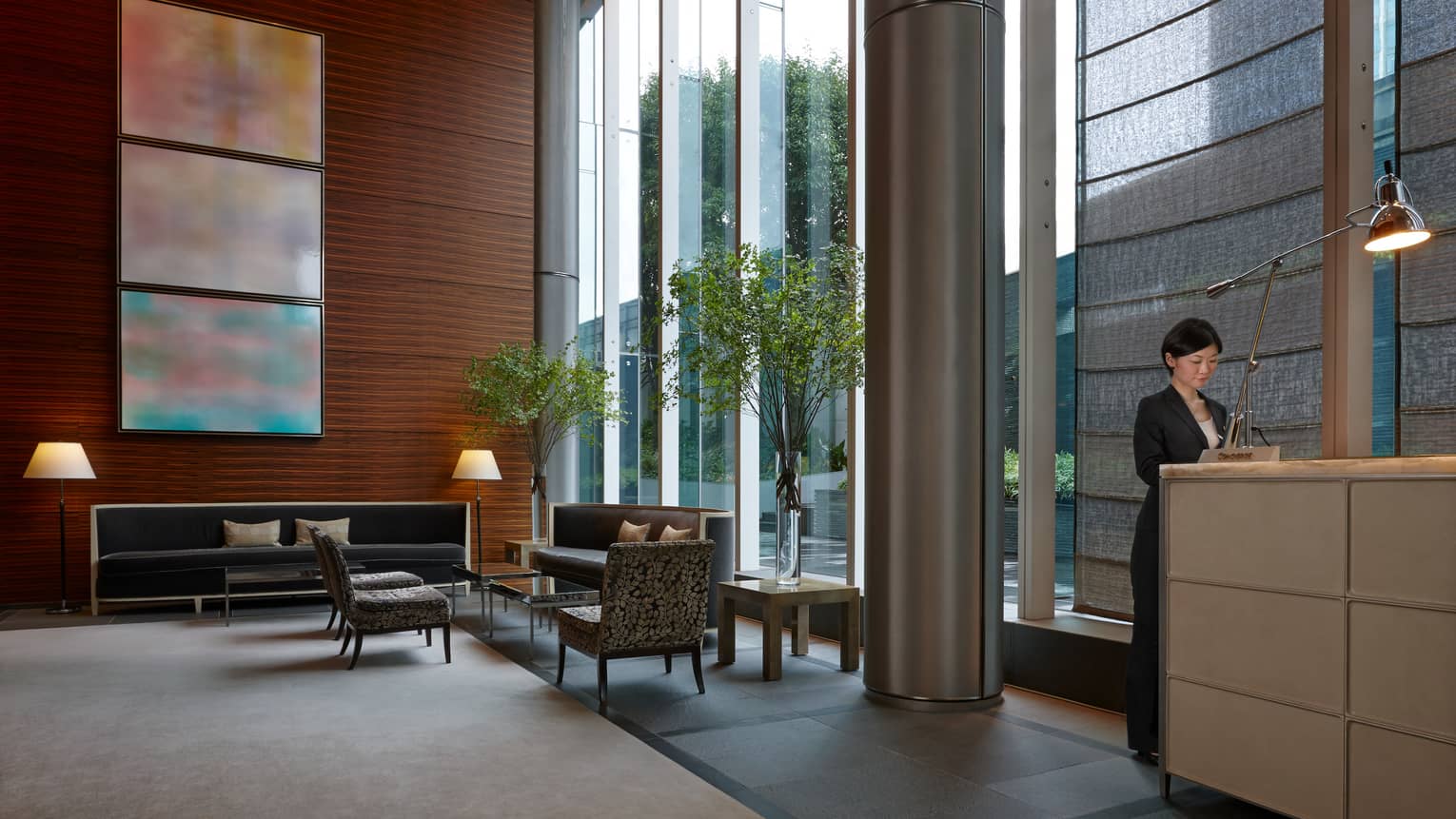 Tokyo Luxury Hotels Marunouchi Boutique Hotel Four Seasons Welcome To Four Seasons Hotel Tokyo At Marunouchi Lobby Woman Stands Desk By Floor Ceiling Window Seating