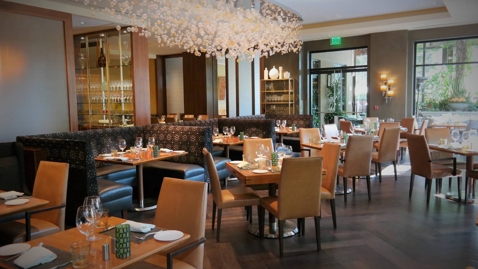 Los Angeles Restaurants Four Seasons At Beverly Hills Culina Restaurant Dining Tables Chairs Booths Under Modern Chandelier