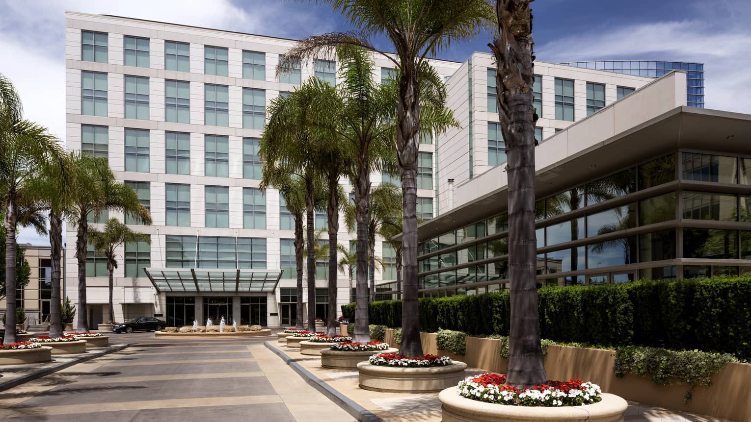Four Seasons Hotel Silicon Valley at East Palo Alto exterior courtyard, potted palm trees