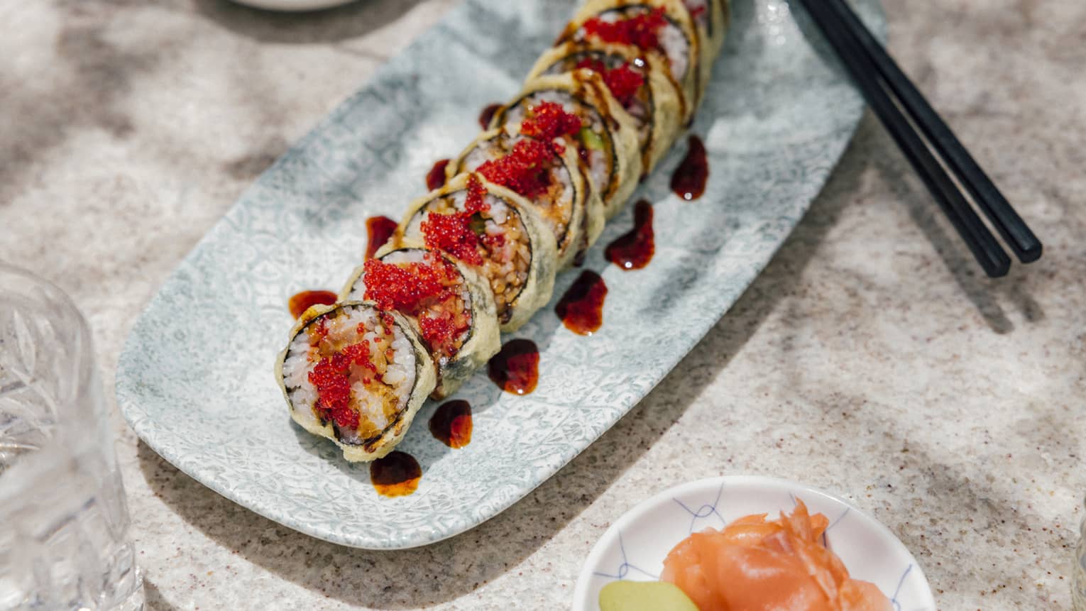 Tempura tuna sushi roll