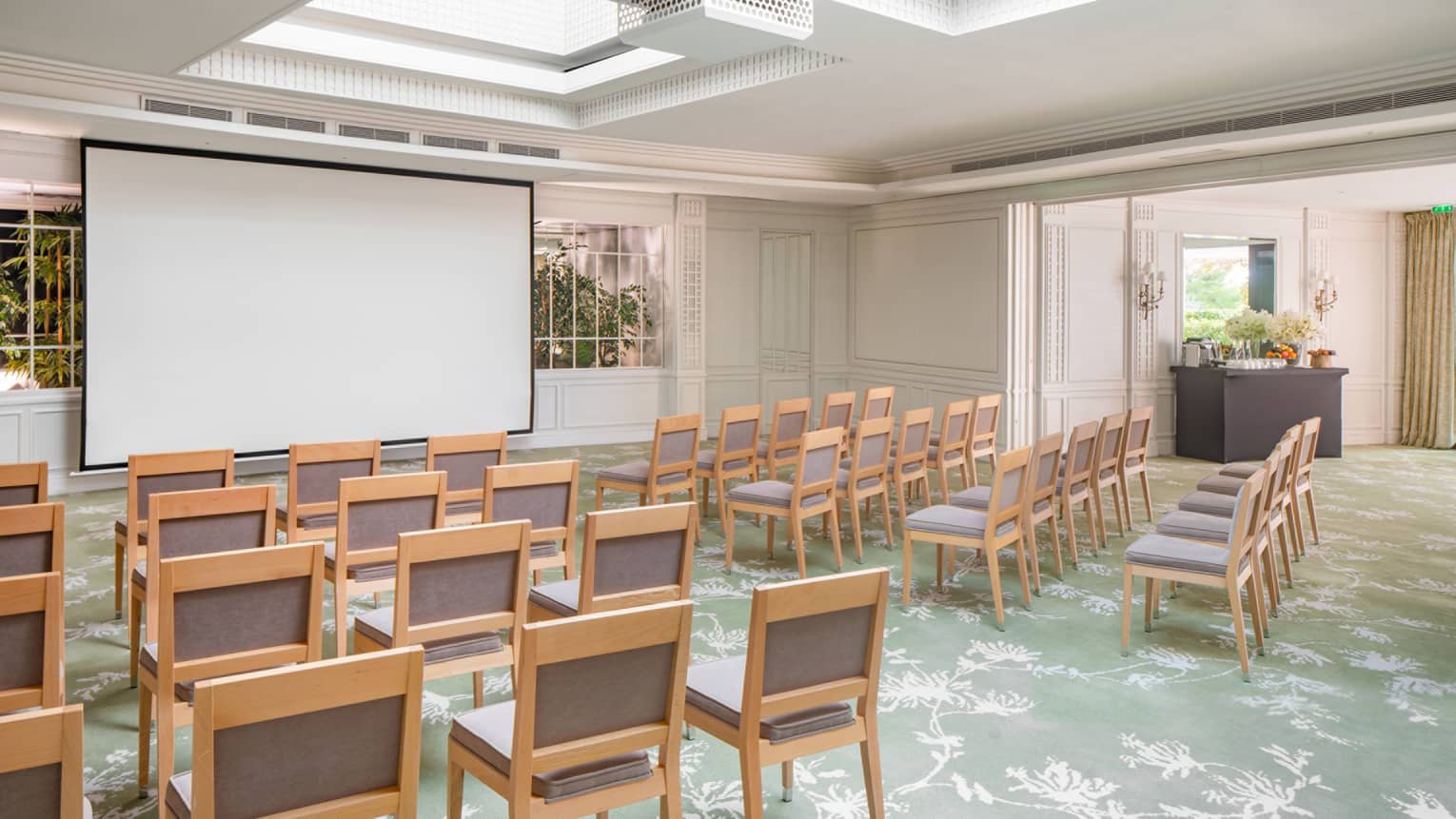 Salon Ferrat meeting room with classroom-style seating and whiteboard