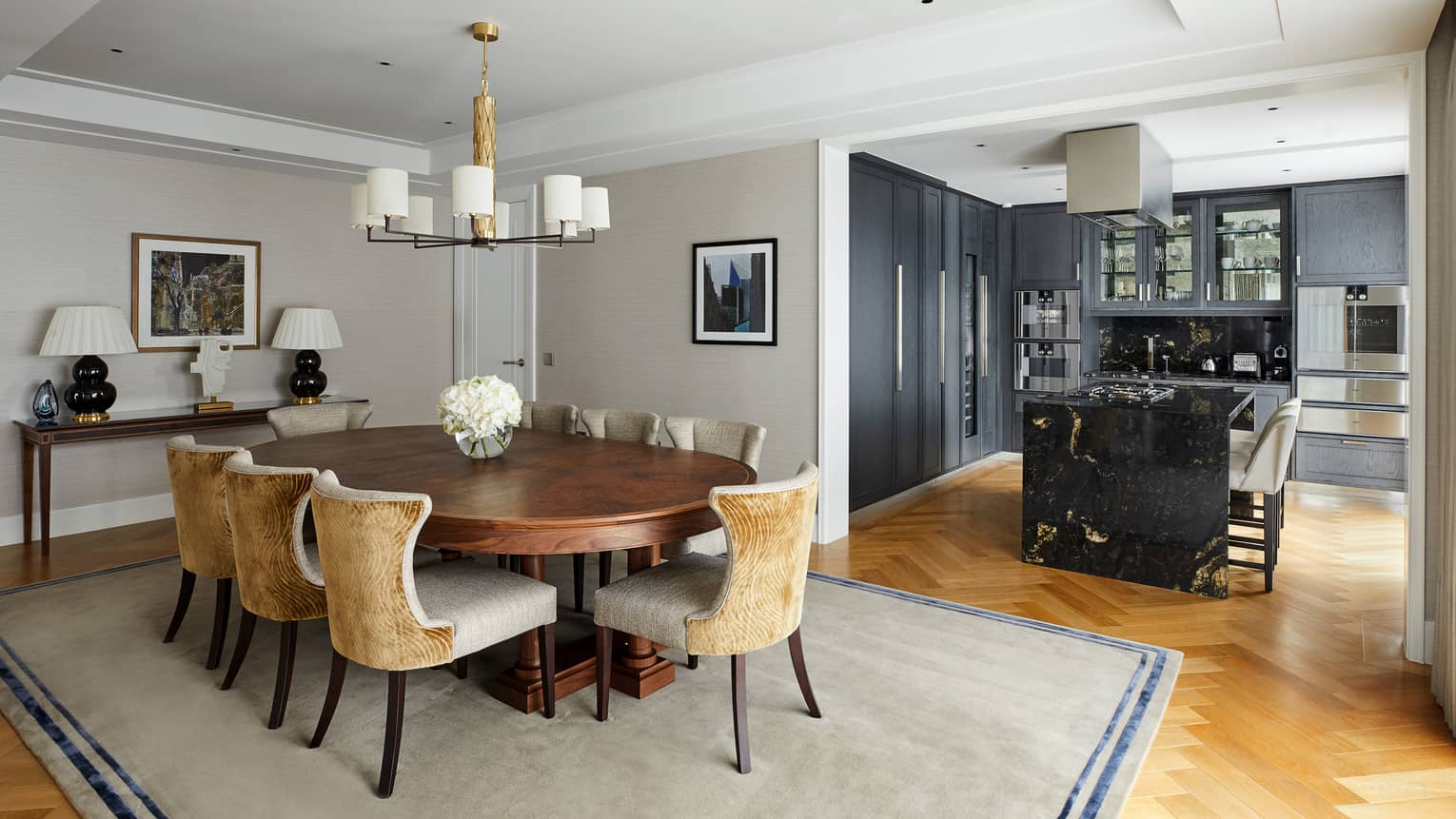 Kithen and dining room of Two-Bedroom City-View Hotel Residence