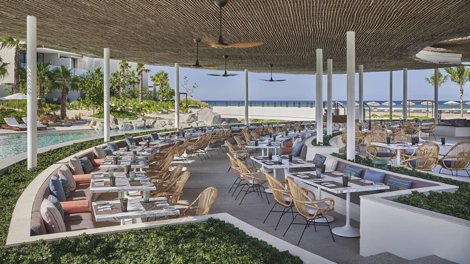 Casa de Brasa outdoor dining room beside swimming pool