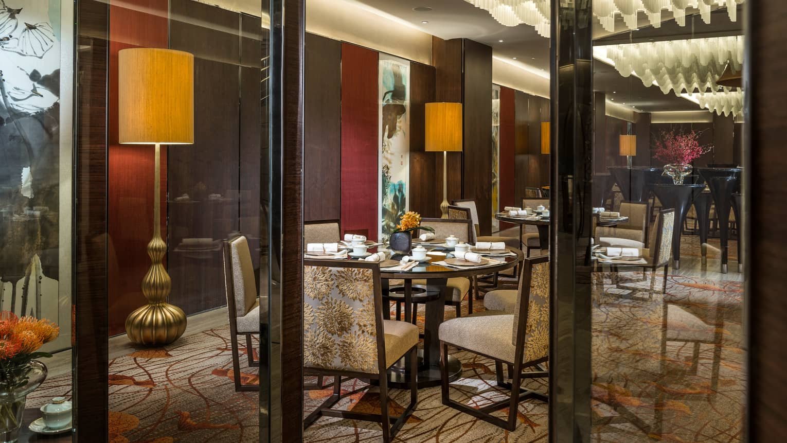 Zhuo yue xuan restaurant dining tables, chairs past glass windows