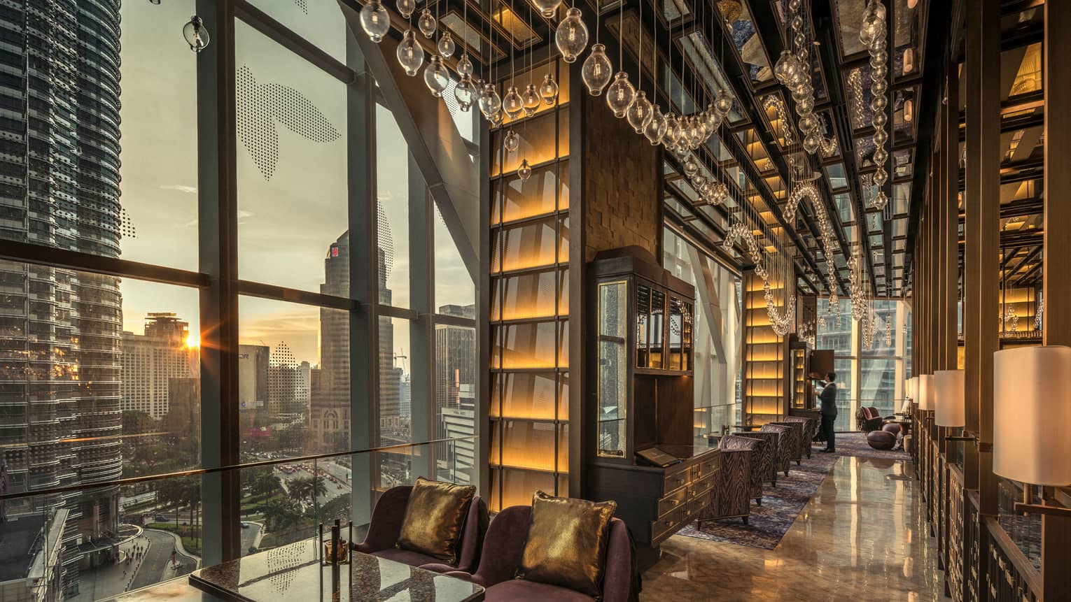 Bar Trigona with city skyline views