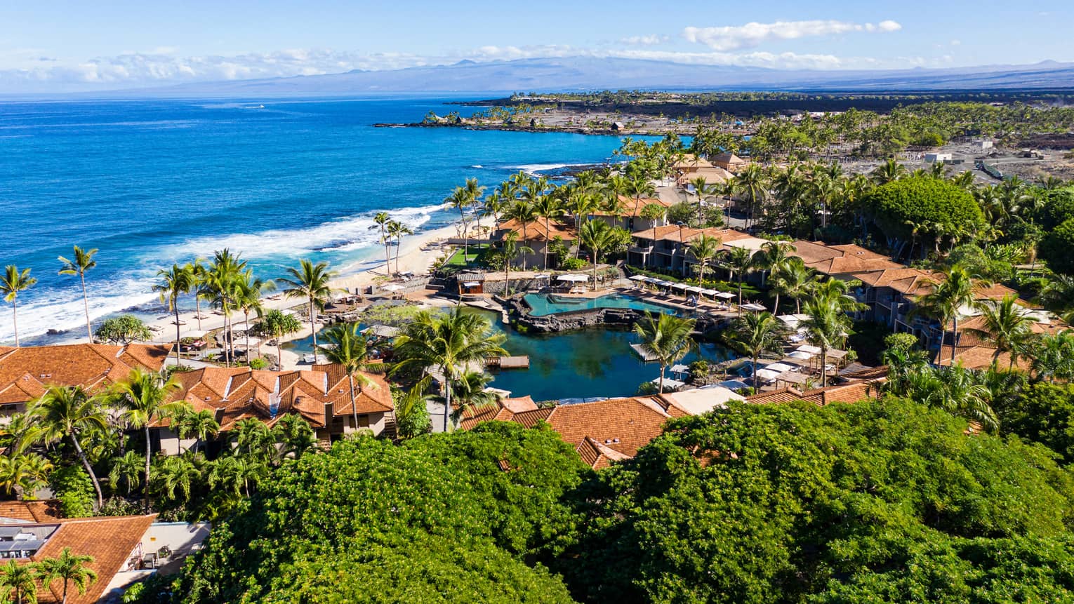 A stretch of villas surrounding King?s Pond and the Hualalai shoreline